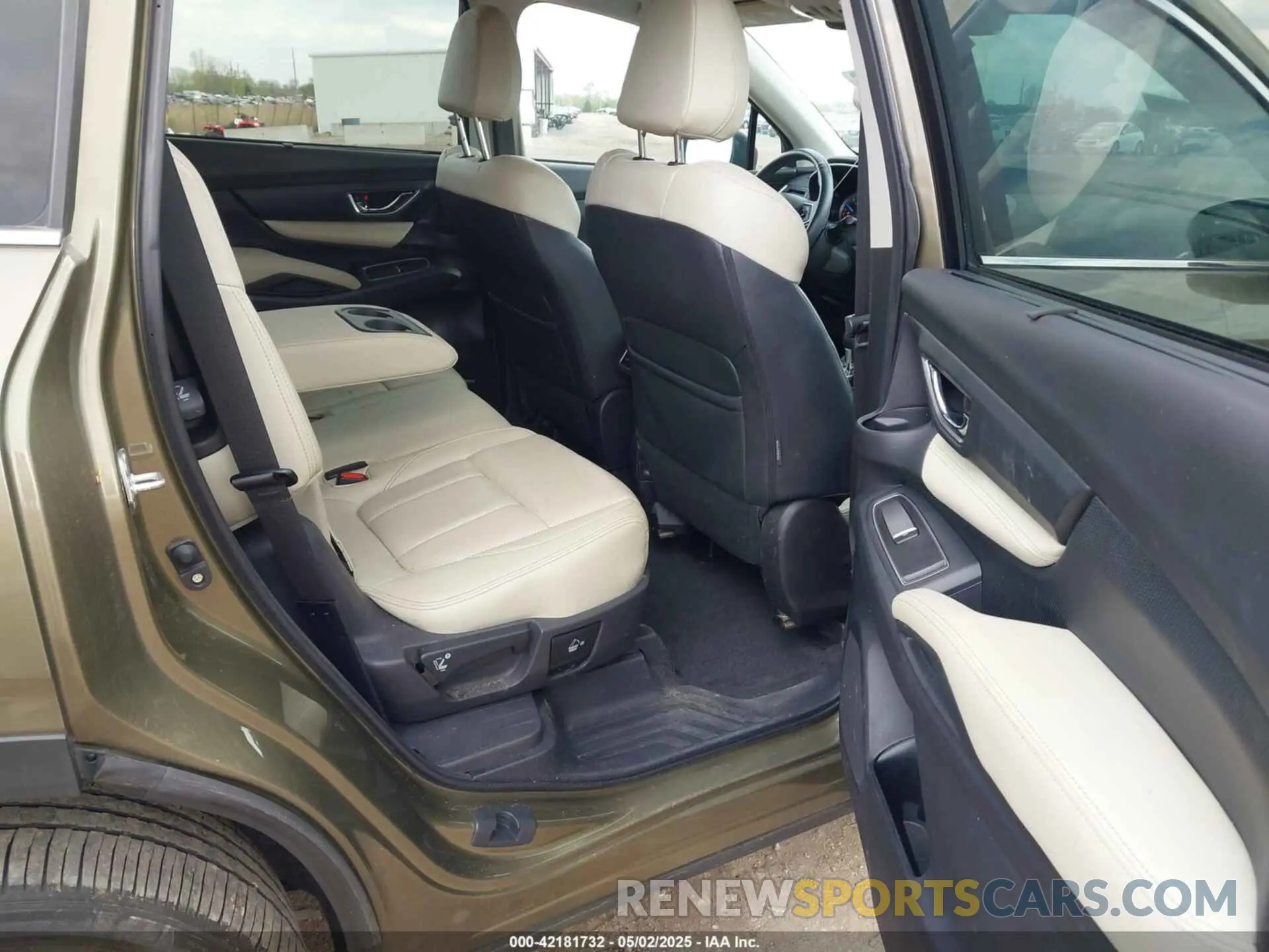 8 Photograph of a damaged car 4S4WMALD6N3425758 SUBARU ASCENT 2022