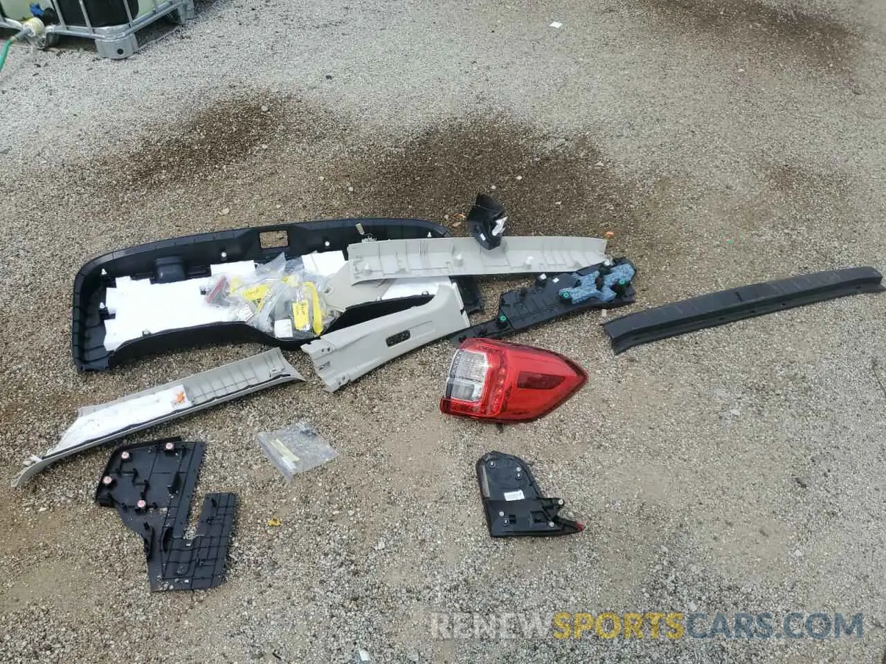 13 Photograph of a damaged car 4S4WMAMD7N3468343 SUBARU ASCENT 2022
