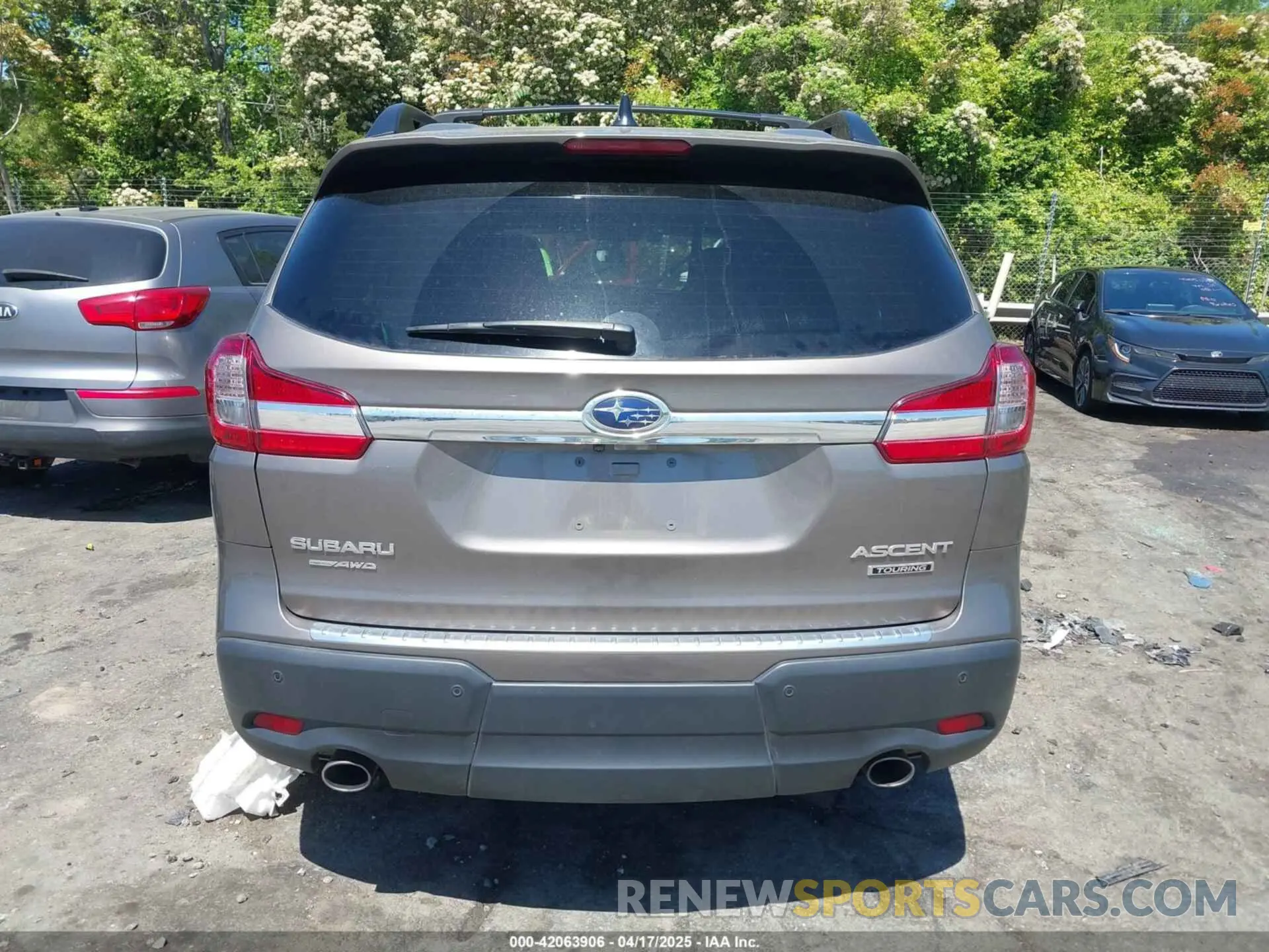 17 Photograph of a damaged car 4S4WMARD3N3453086 SUBARU ASCENT 2022