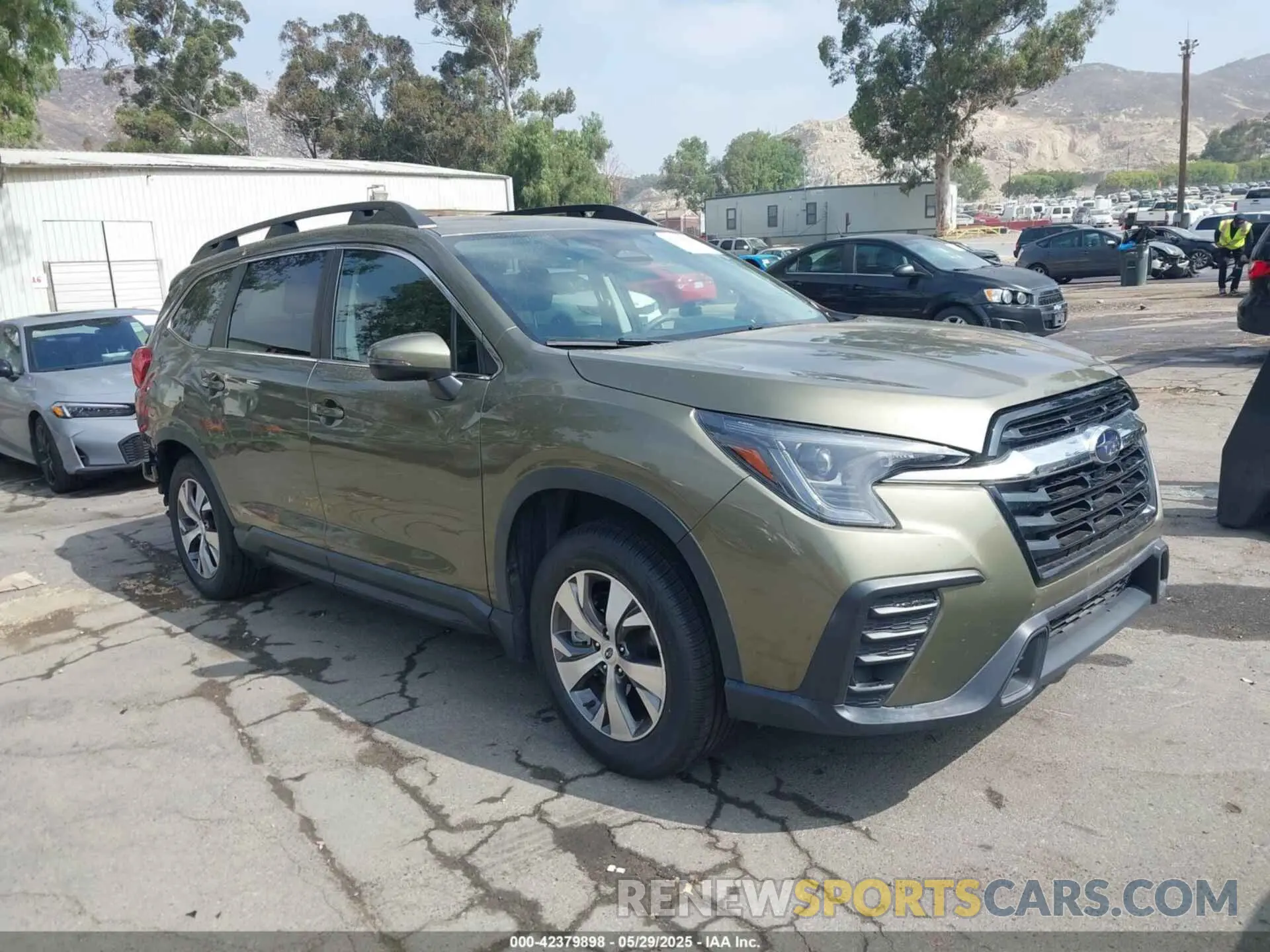 1 Photograph of a damaged car 4S4WMABD0P3404599 SUBARU ASCENT 2023