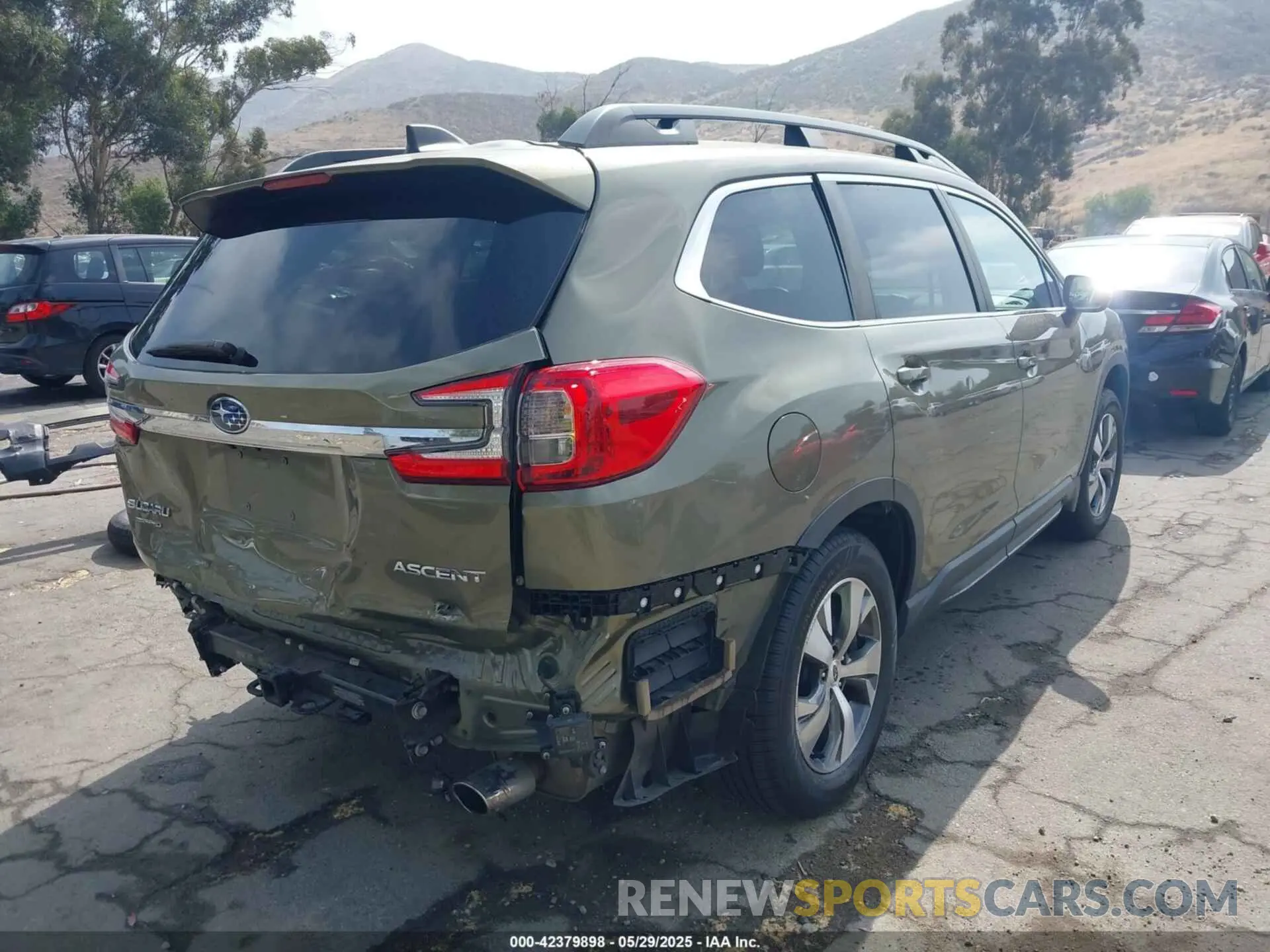 4 Photograph of a damaged car 4S4WMABD0P3404599 SUBARU ASCENT 2023