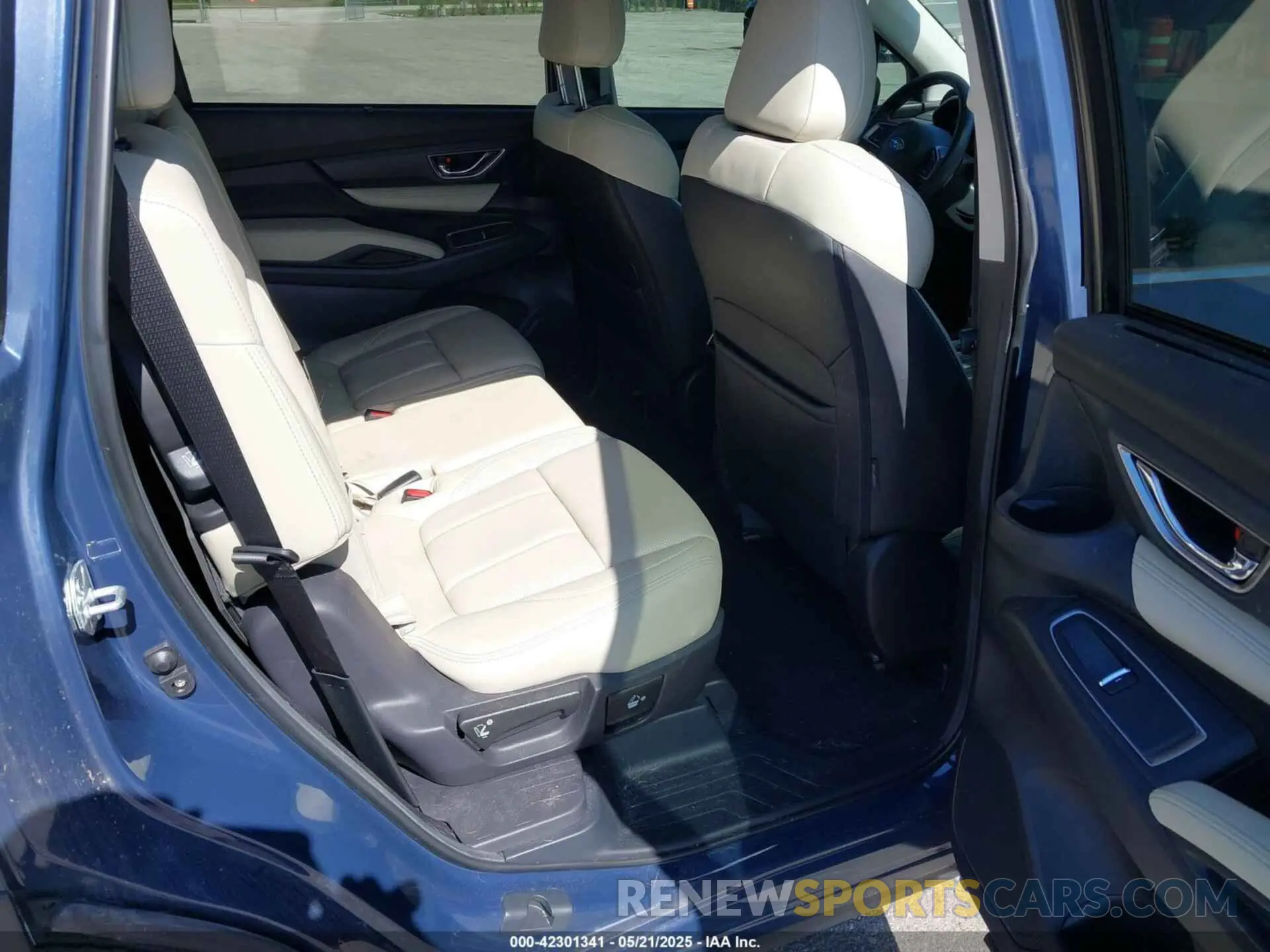 8 Photograph of a damaged car 4S4WMAND5P3419482 SUBARU ASCENT 2023