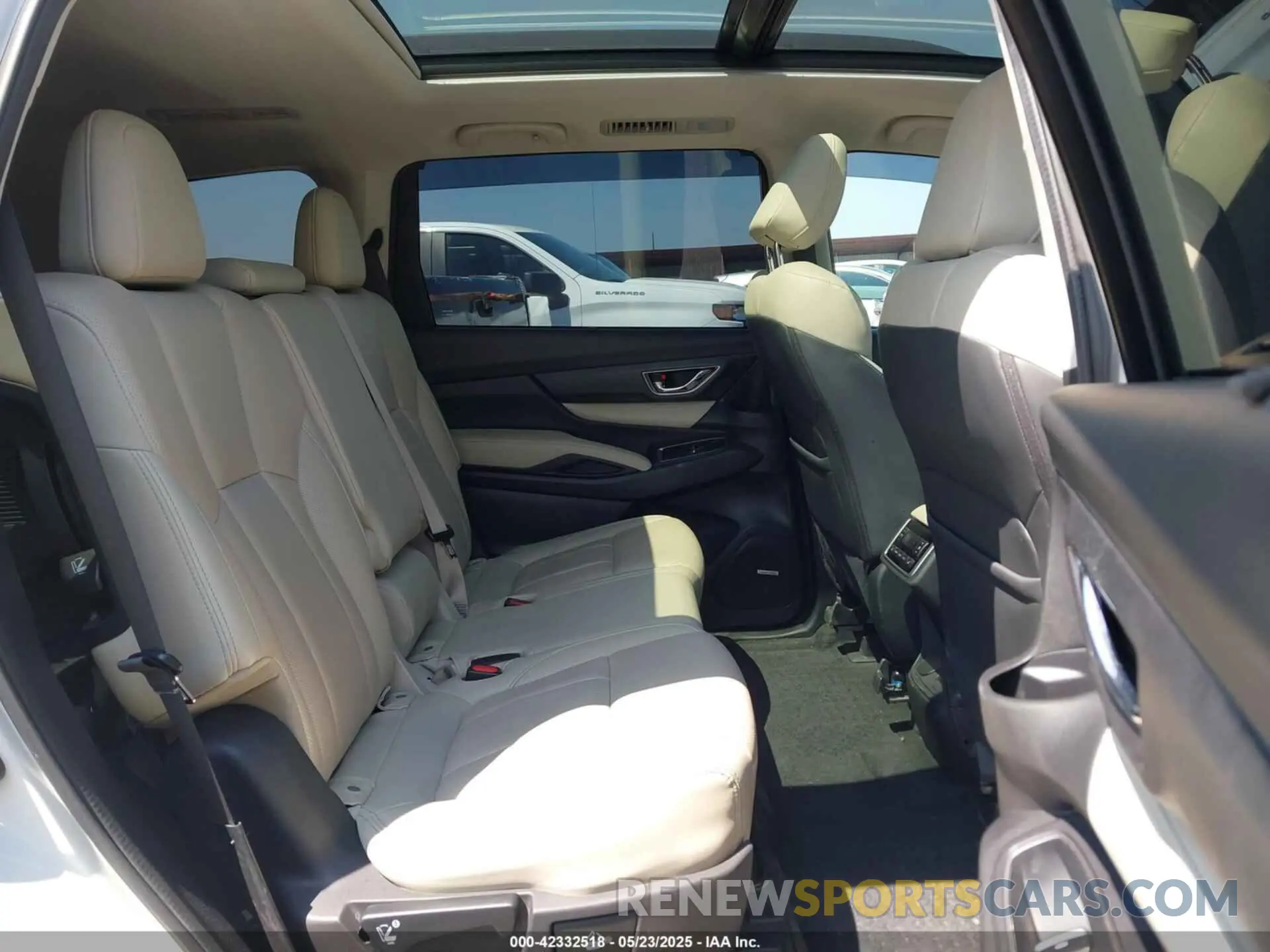 8 Photograph of a damaged car 4S4WMARD8P3456892 SUBARU ASCENT 2023