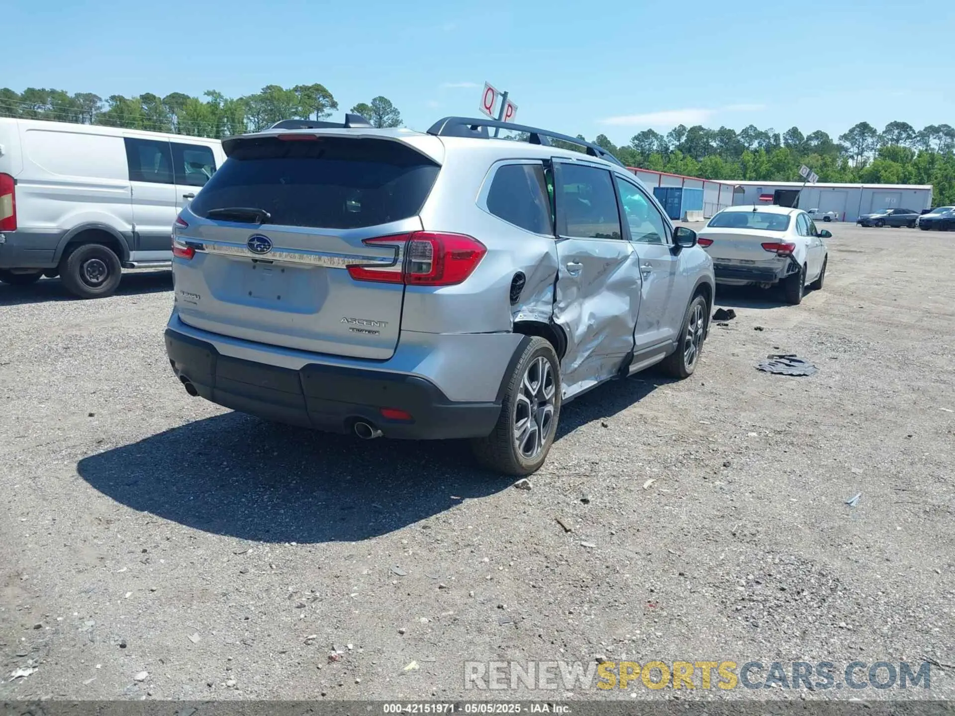 4 Photograph of a damaged car 4S4WMASDXP3424195 SUBARU ASCENT 2023