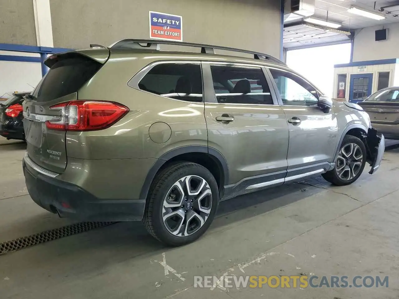3 Photograph of a damaged car 4S4WMAUD5P3437420 SUBARU ASCENT 2023