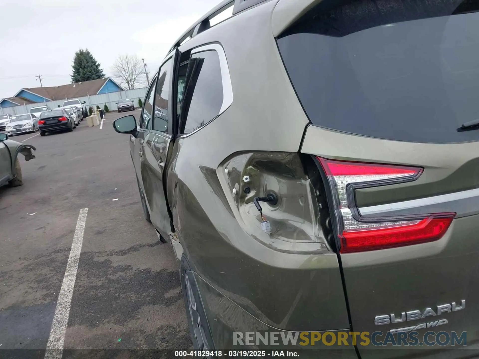 18 Photograph of a damaged car 4S4WMAUD5R3441356 SUBARU ASCENT 2024