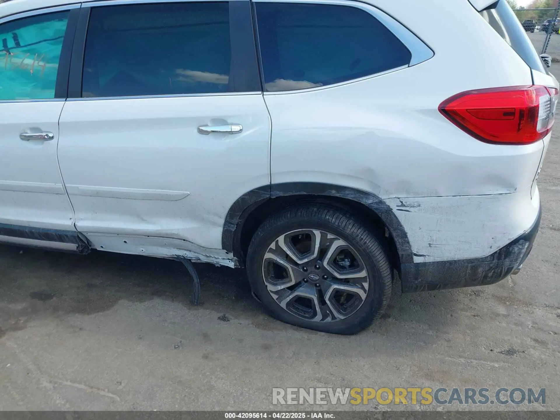 18 Photograph of a damaged car 4S4WMAWD0R3408522 SUBARU ASCENT 2024