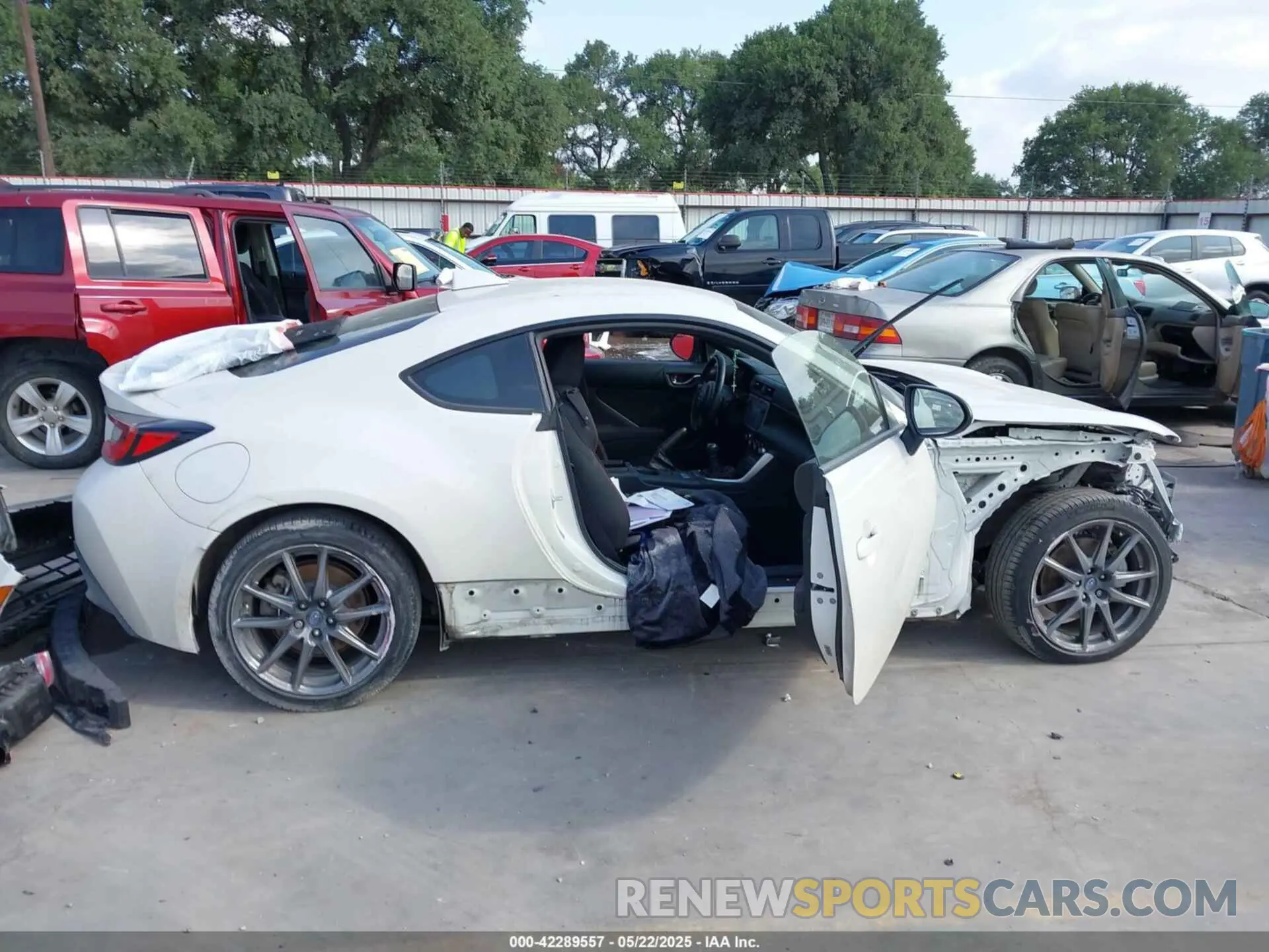 13 Photograph of a damaged car JF1ZDBC10N8702233 SUBARU BRZ 2022