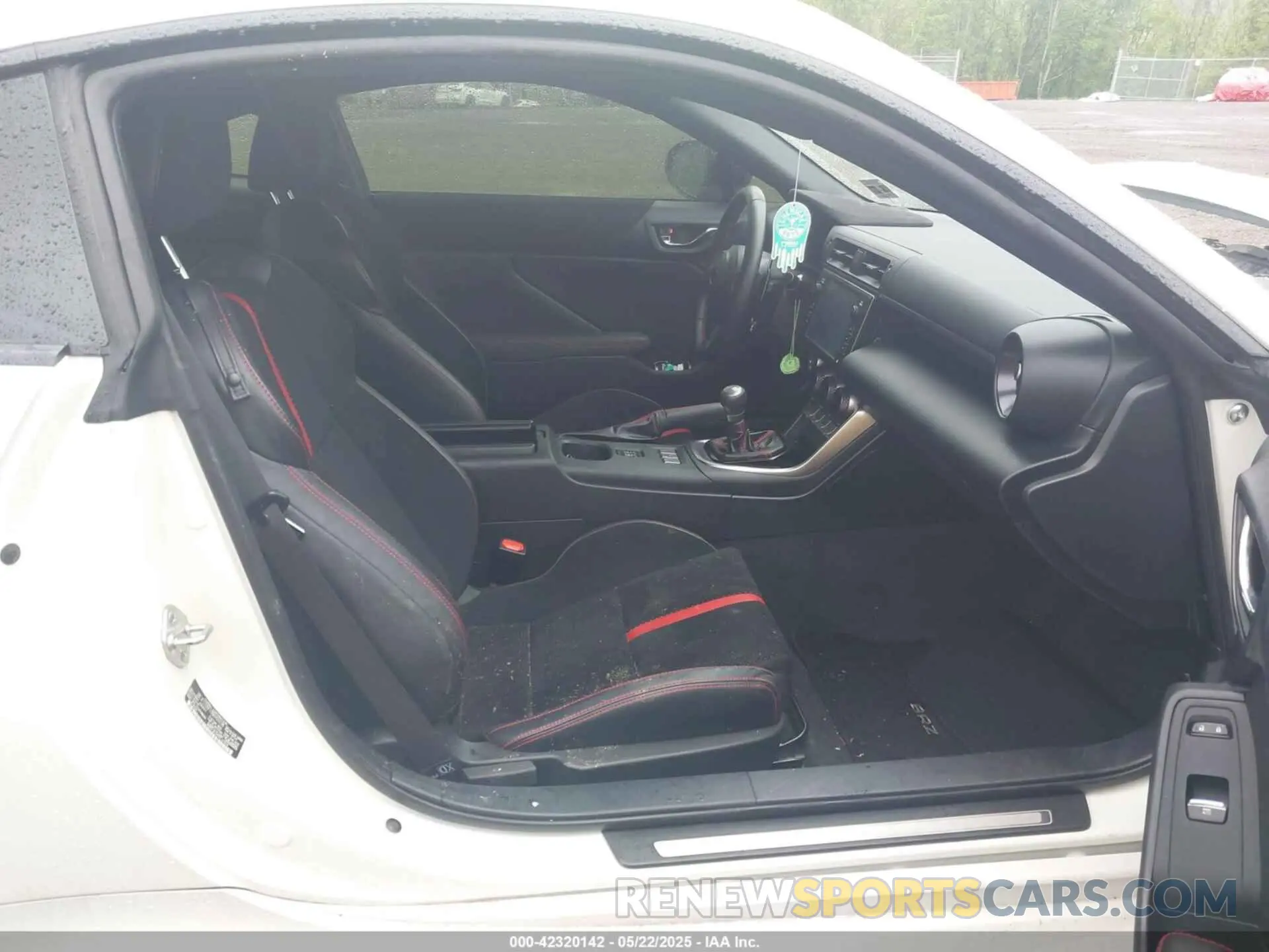 5 Photograph of a damaged car JF1ZDBF19N8703196 SUBARU BRZ 2022