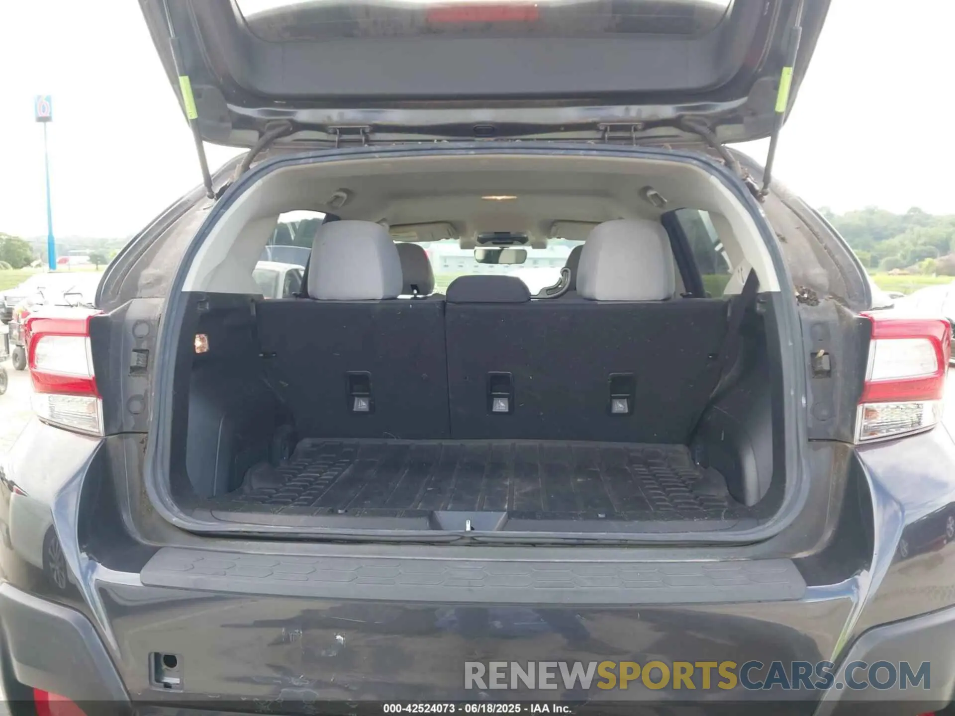 18 Photograph of a damaged car JF2GTAEC2KH204920 SUBARU CROSSTREK 2019