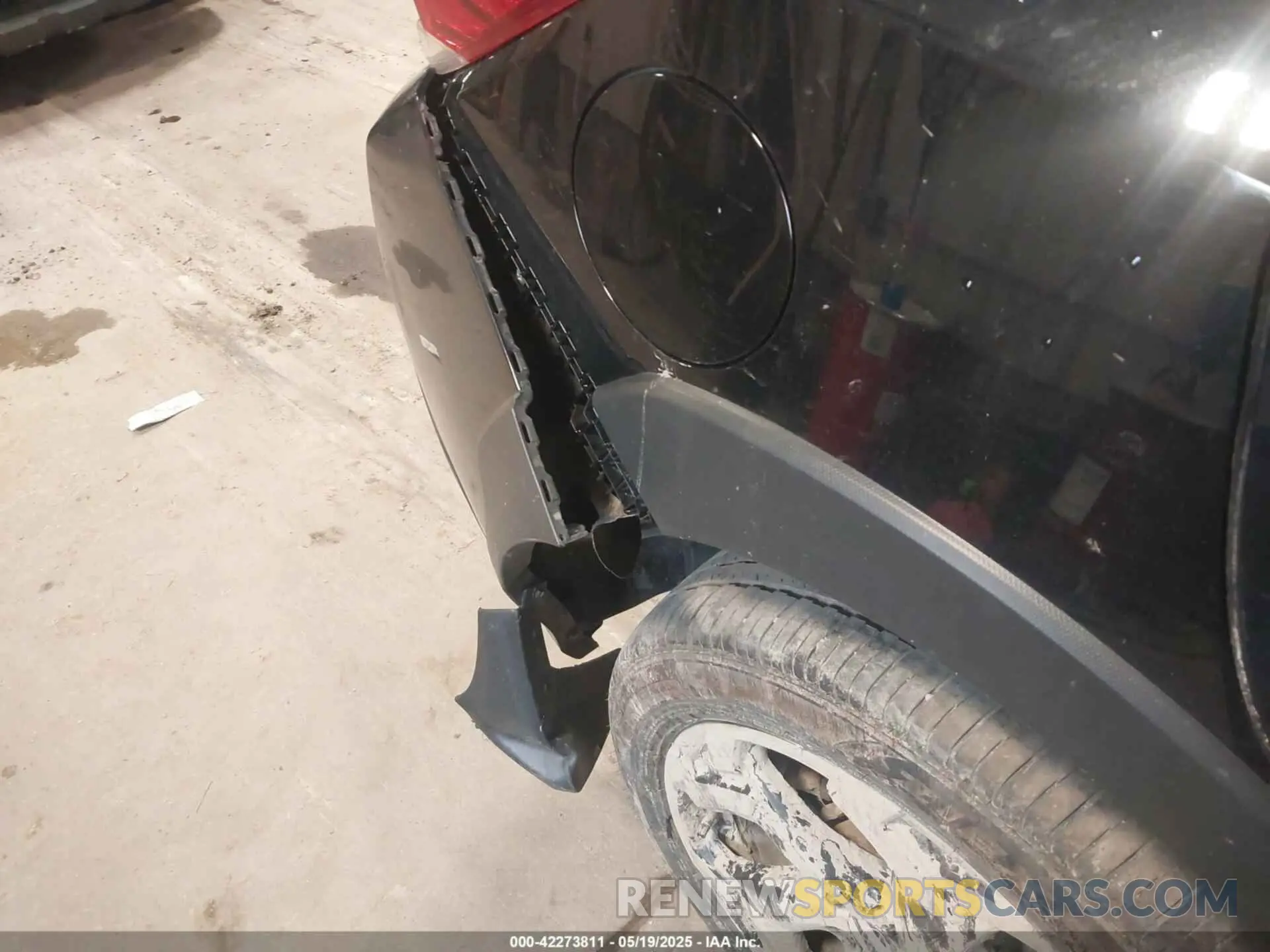 19 Photograph of a damaged car JF2GTHNC2PH265569 SUBARU CROSSTREK 2023