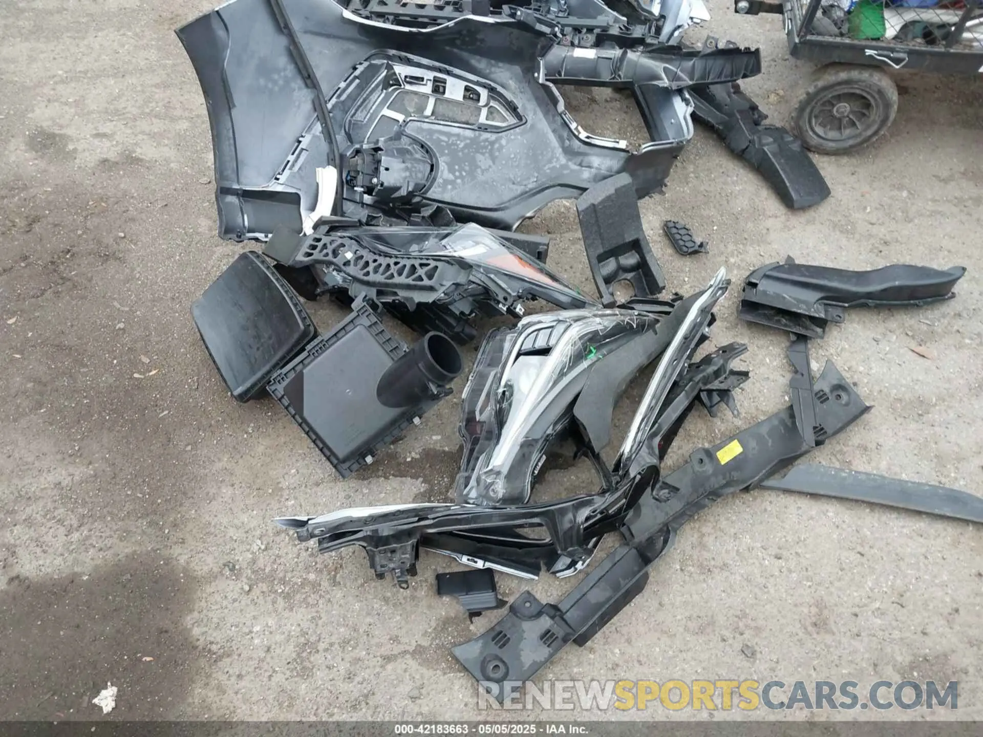 11 Photograph of a damaged car 4S4GUHF63R3766924 SUBARU CROSSTREK 2024