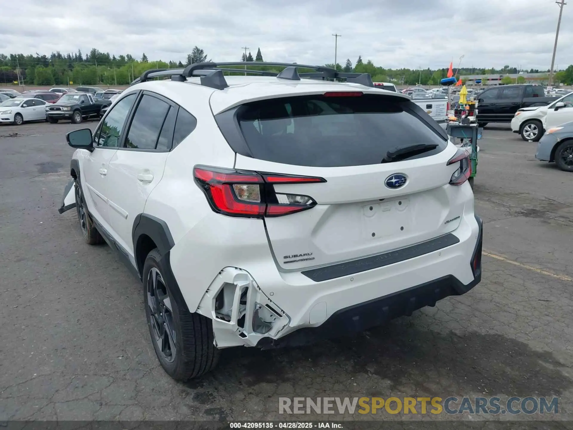 17 Photograph of a damaged car 4S4GUHL68R3748276 SUBARU CROSSTREK 2024