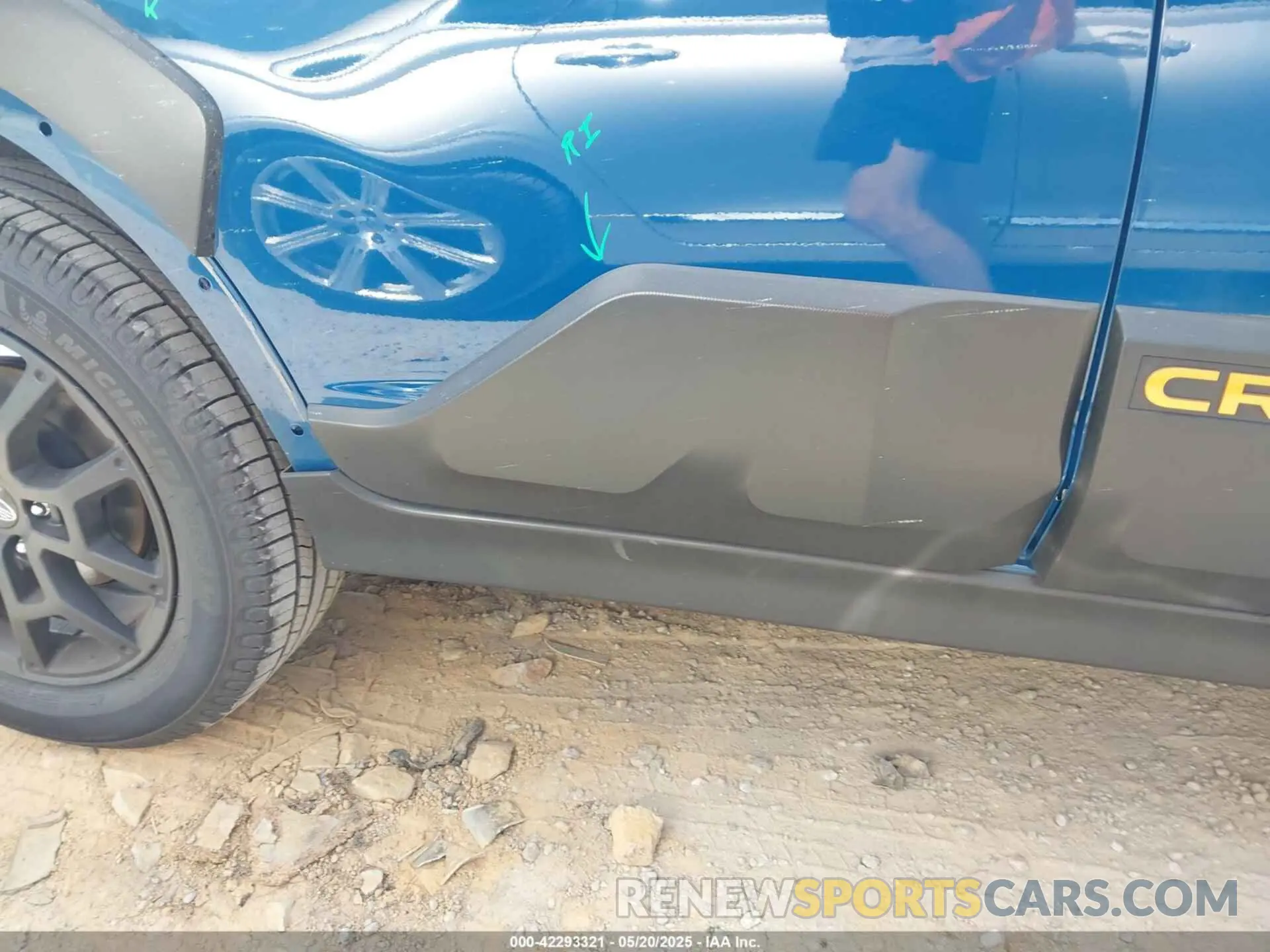 18 Photograph of a damaged car 4S4GUHT62R3753800 SUBARU CROSSTREK 2024