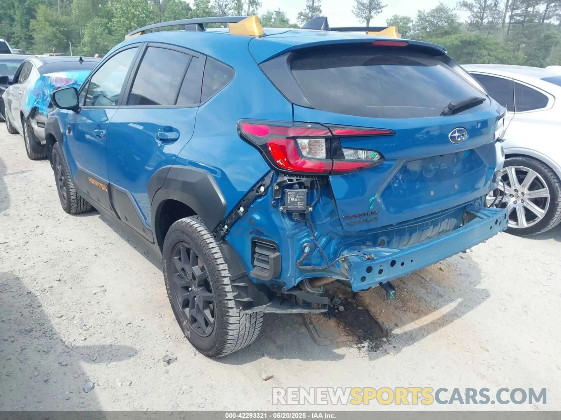 3 Photograph of a damaged car 4S4GUHT62R3753800 SUBARU CROSSTREK 2024