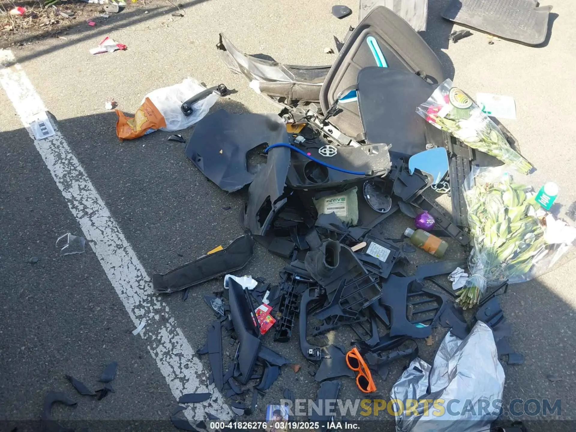 12 Photograph of a damaged car 4S4GUHT64R3741311 SUBARU CROSSTREK 2024