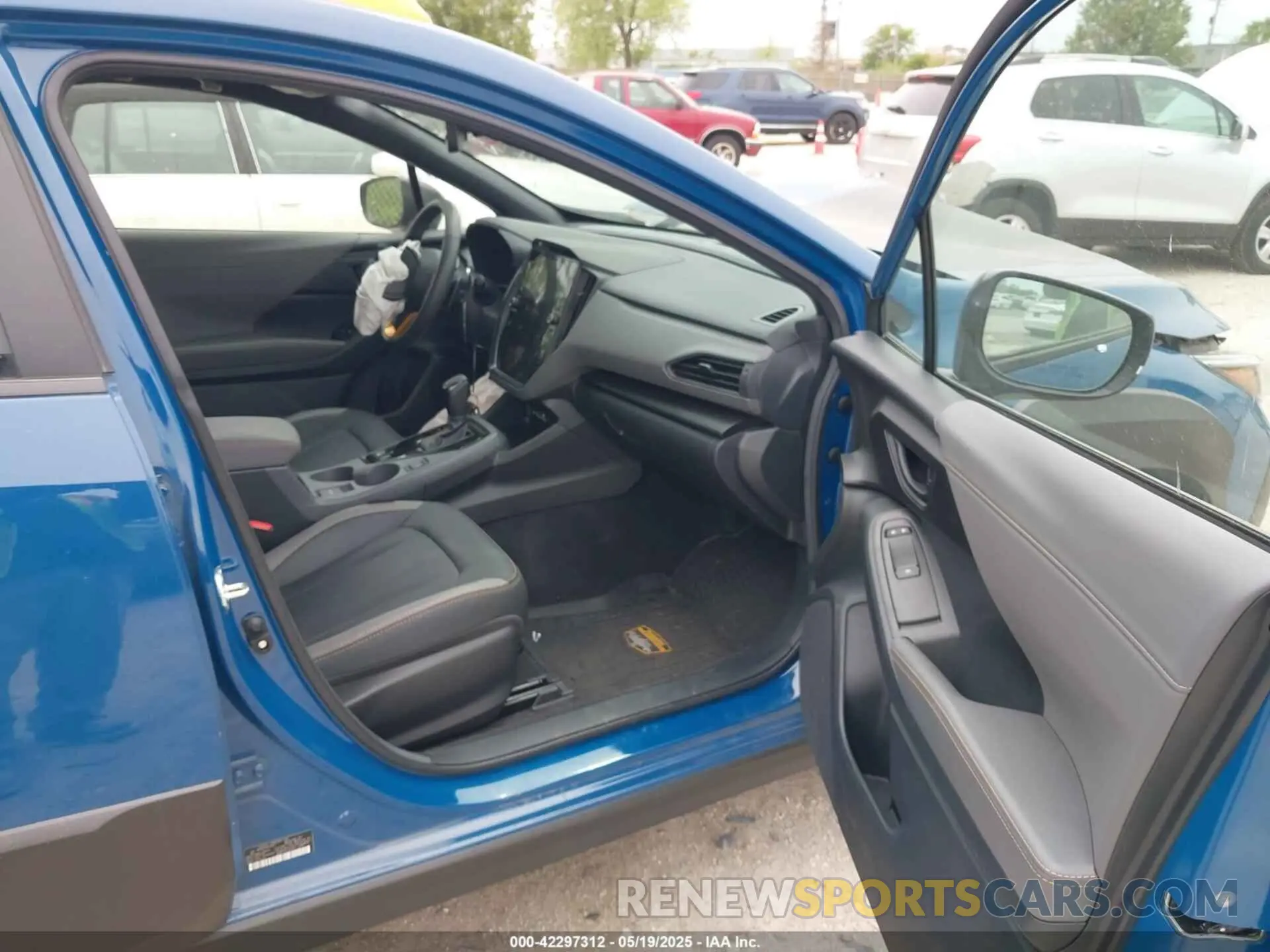 5 Photograph of a damaged car 4S4GUHT67R3755977 SUBARU CROSSTREK 2024