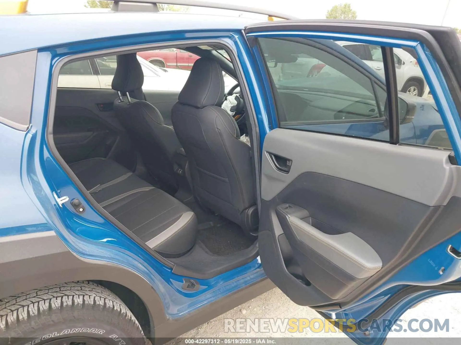 8 Photograph of a damaged car 4S4GUHT67R3755977 SUBARU CROSSTREK 2024