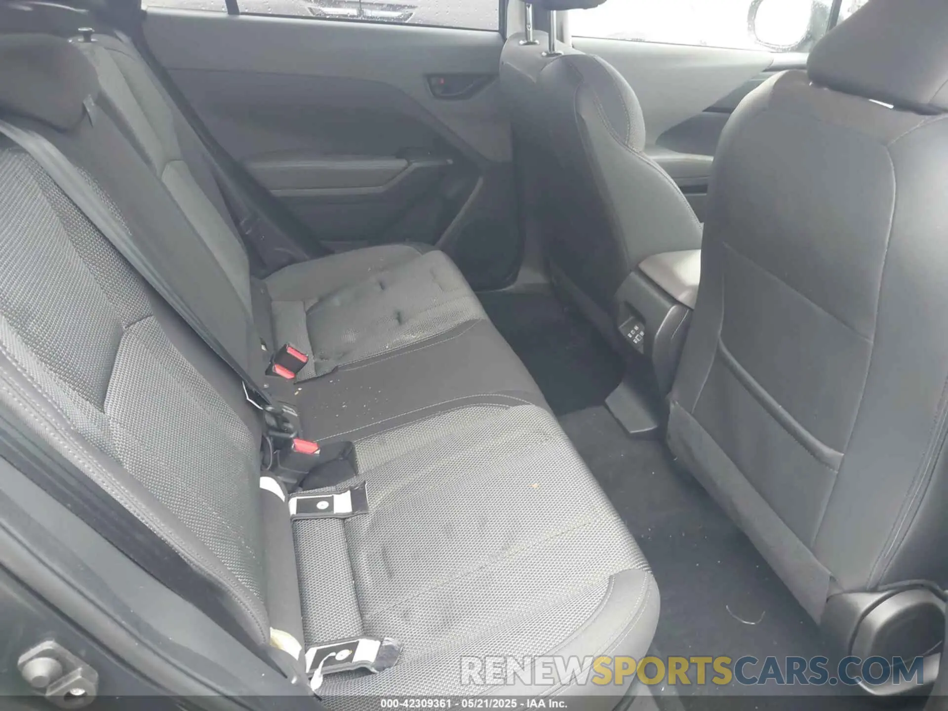 8 Photograph of a damaged car JF2GUADC0R8326099 SUBARU CROSSTREK 2024