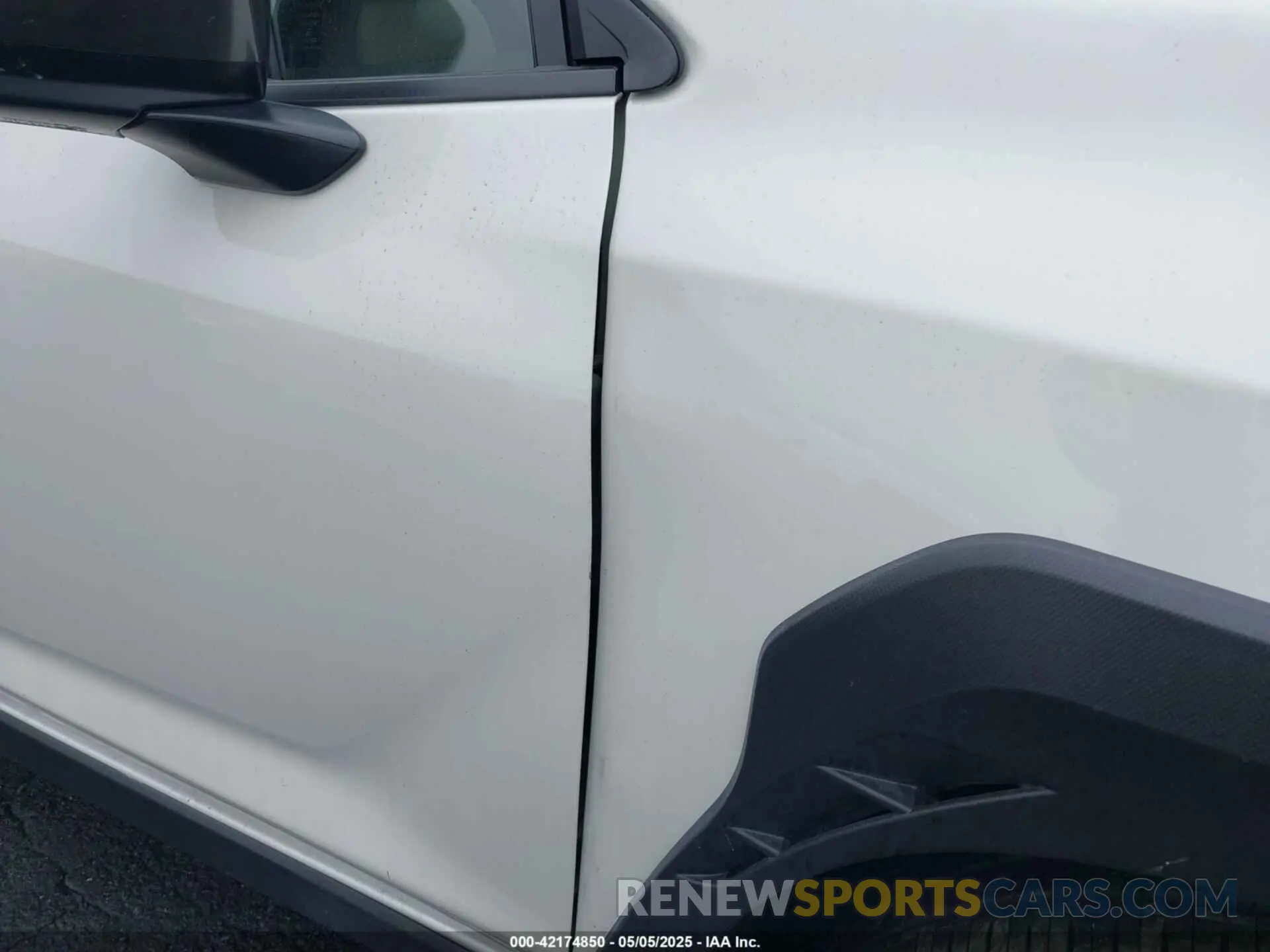 21 Photograph of a damaged car JF2GUADC5R8290118 SUBARU CROSSTREK 2024