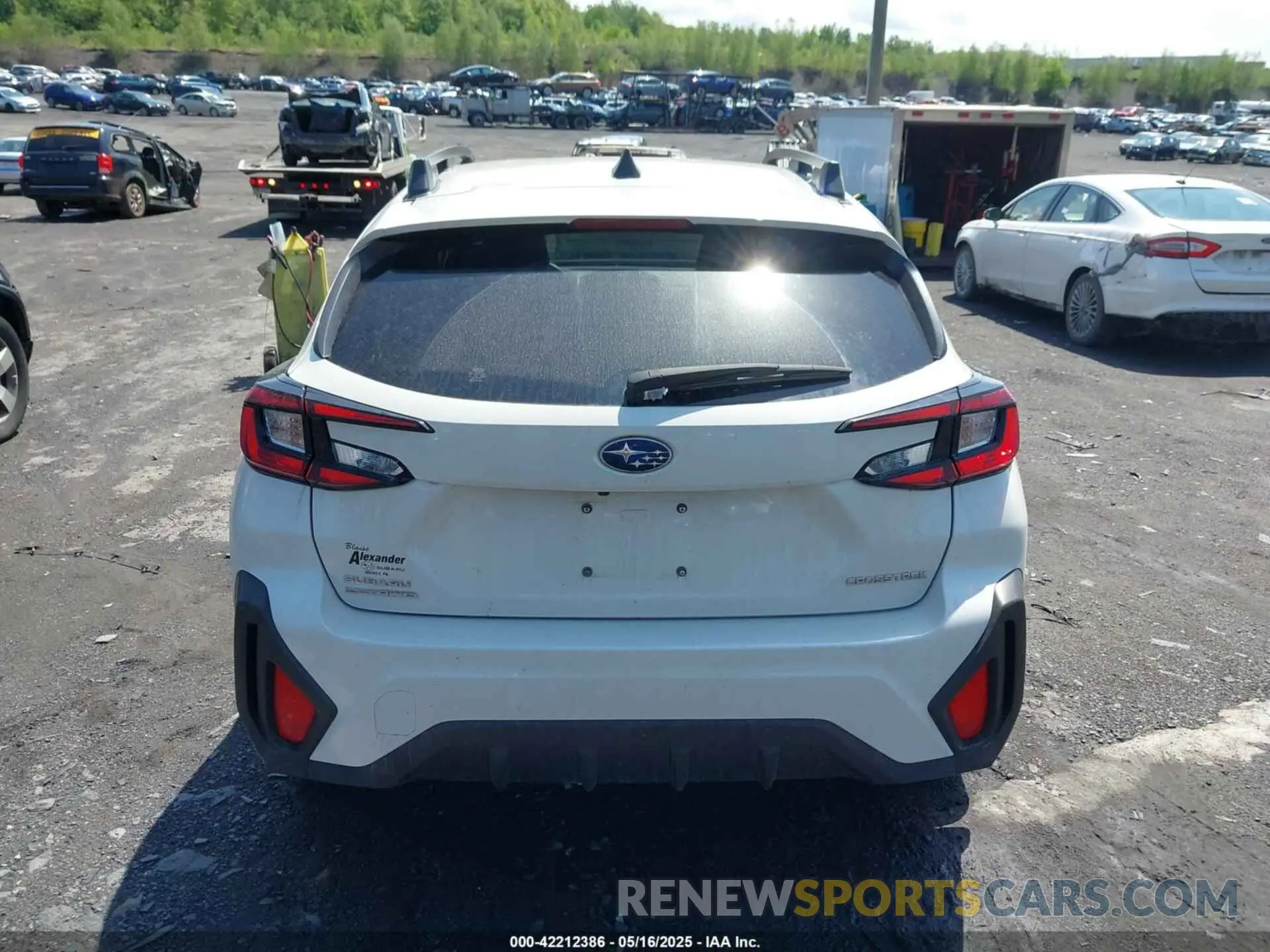 16 Photograph of a damaged car JF2GUADC5R8298283 SUBARU CROSSTREK 2024