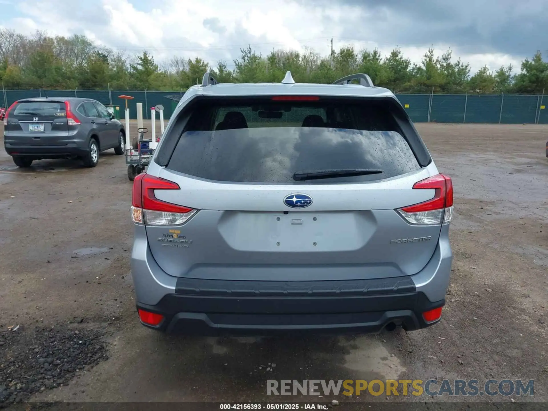 17 Photograph of a damaged car JF2SKAGC6KH573533 SUBARU FORESTER 2019