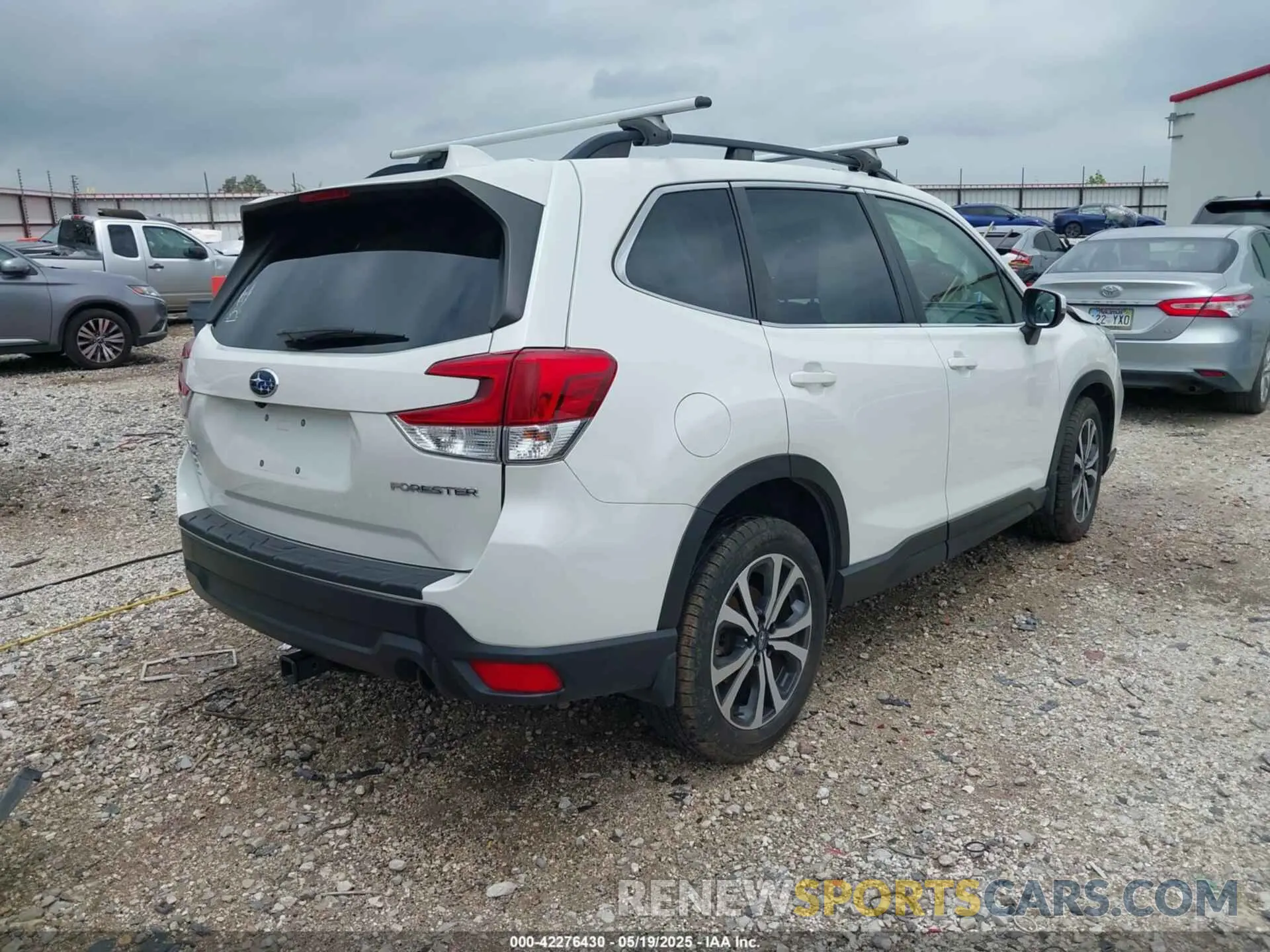 4 Photograph of a damaged car JF2SKASCXKH548464 SUBARU FORESTER 2019