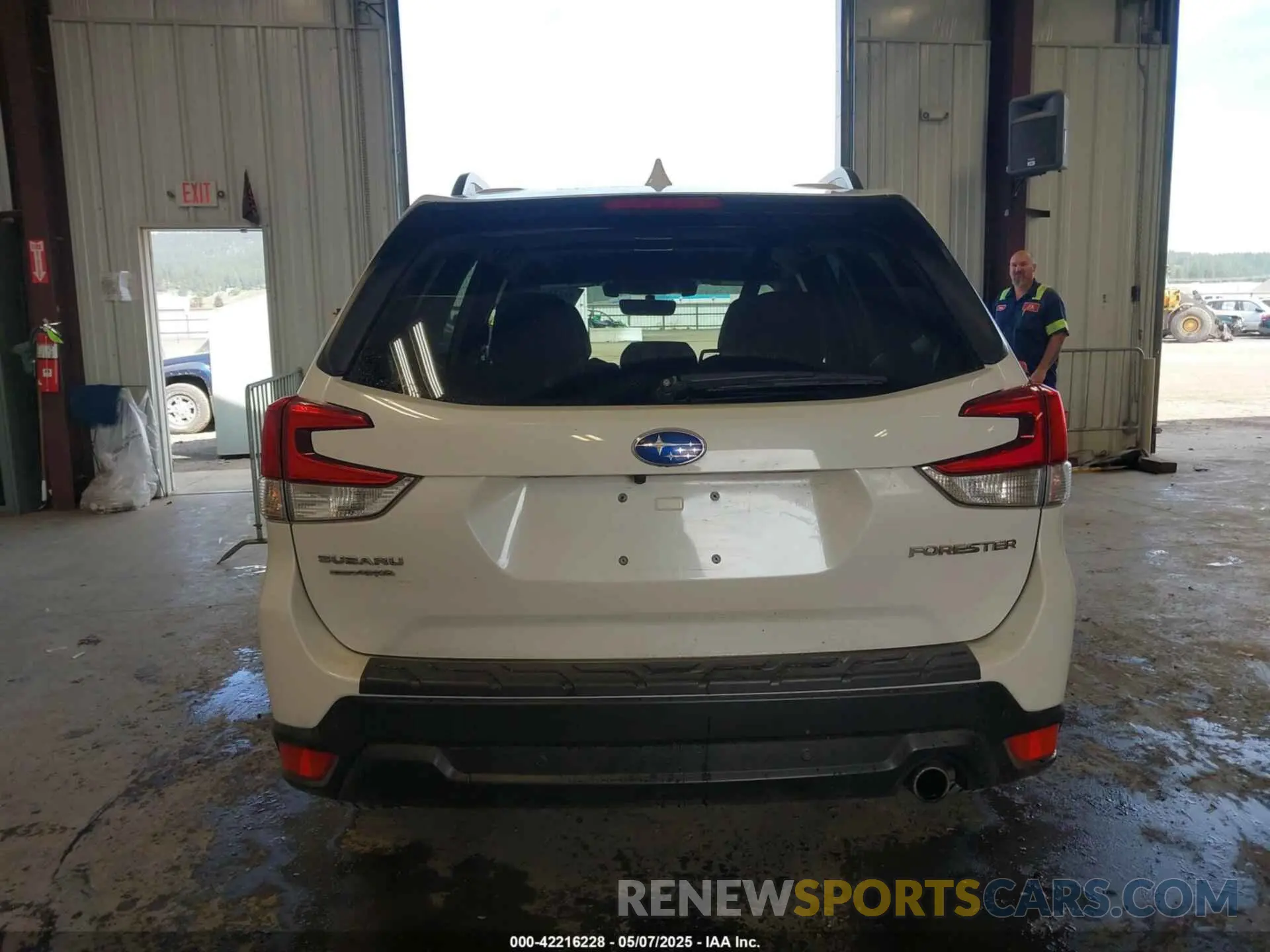 17 Photograph of a damaged car JF2SKAUC1KH427481 SUBARU FORESTER 2019