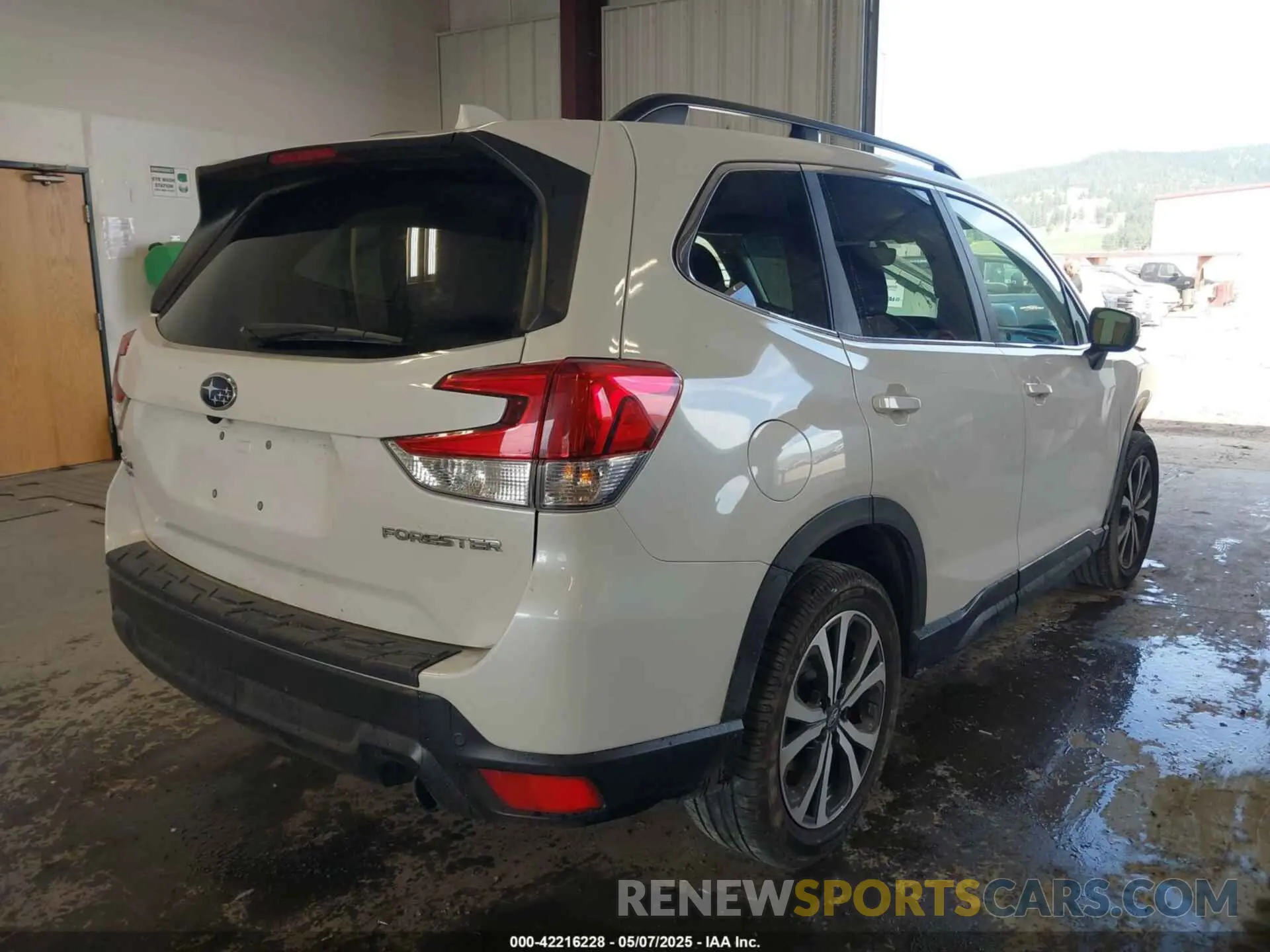 4 Photograph of a damaged car JF2SKAUC1KH427481 SUBARU FORESTER 2019