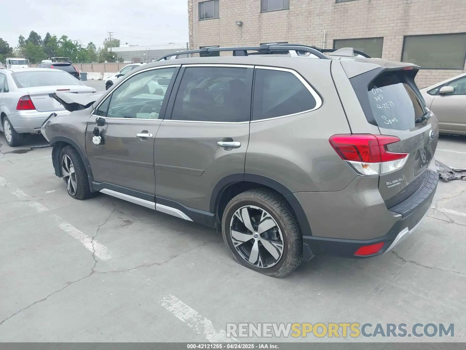 3 Photograph of a damaged car JF2SKAWC6KH495515 SUBARU FORESTER 2019