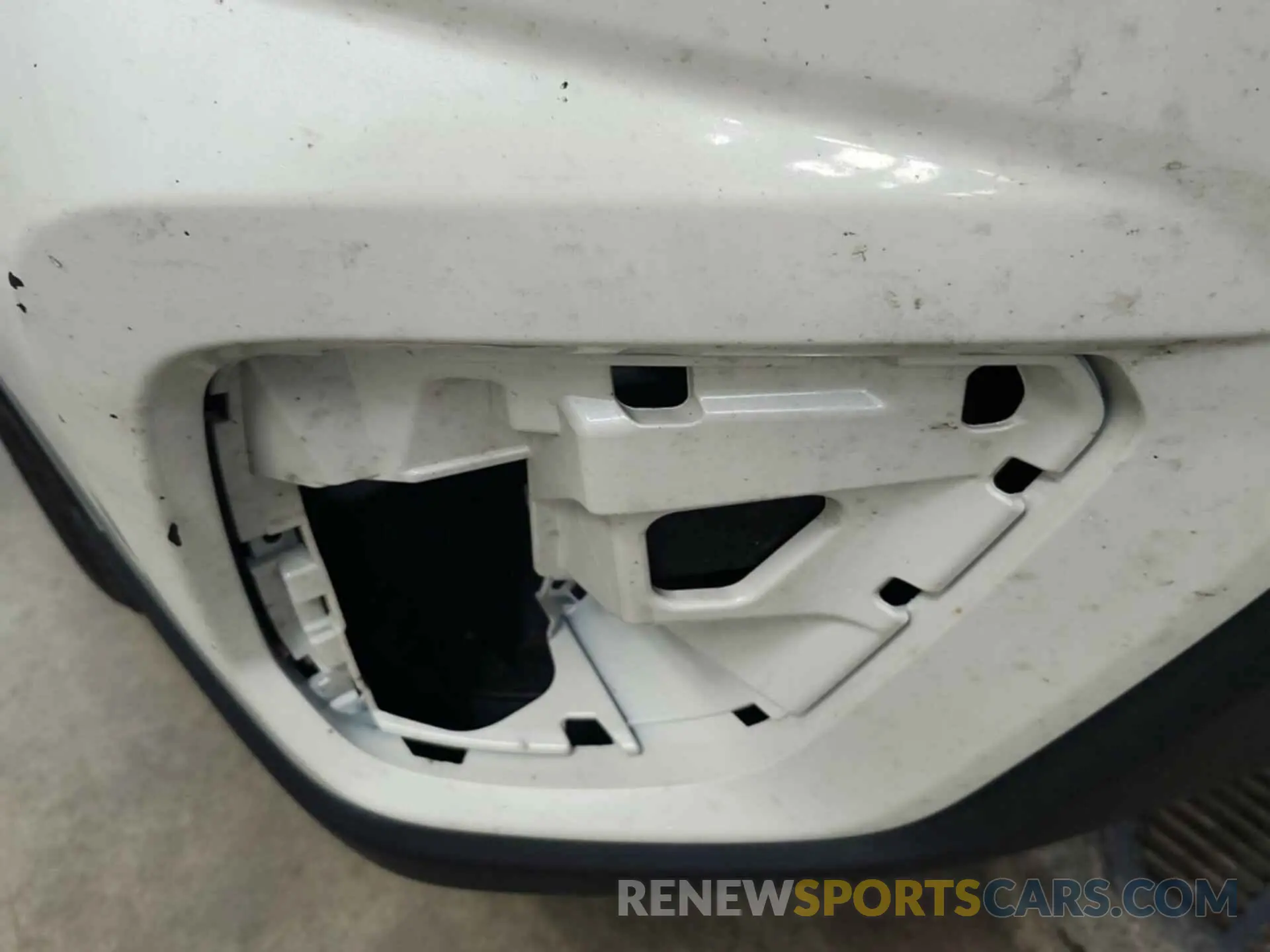 29 Photograph of a damaged car JF2SKAGC2LH533256 SUBARU FORESTER 2020