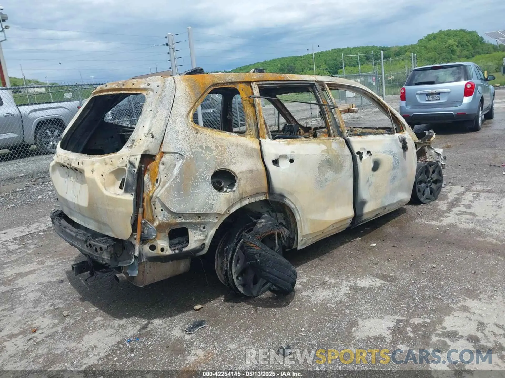4 Photograph of a damaged car JF2SKAJC0LH568466 SUBARU FORESTER 2020