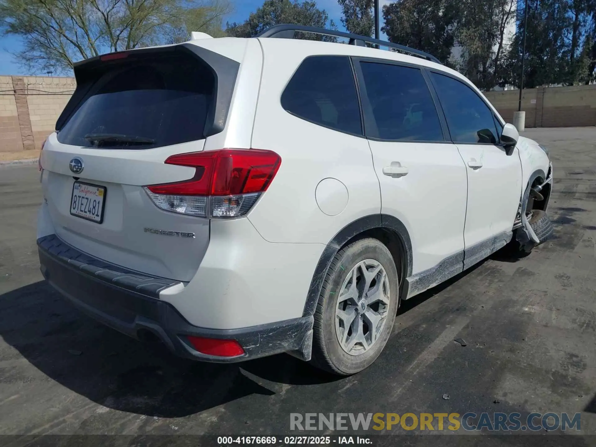 4 Photograph of a damaged car JF2SKAJC4LH581561 SUBARU FORESTER 2020