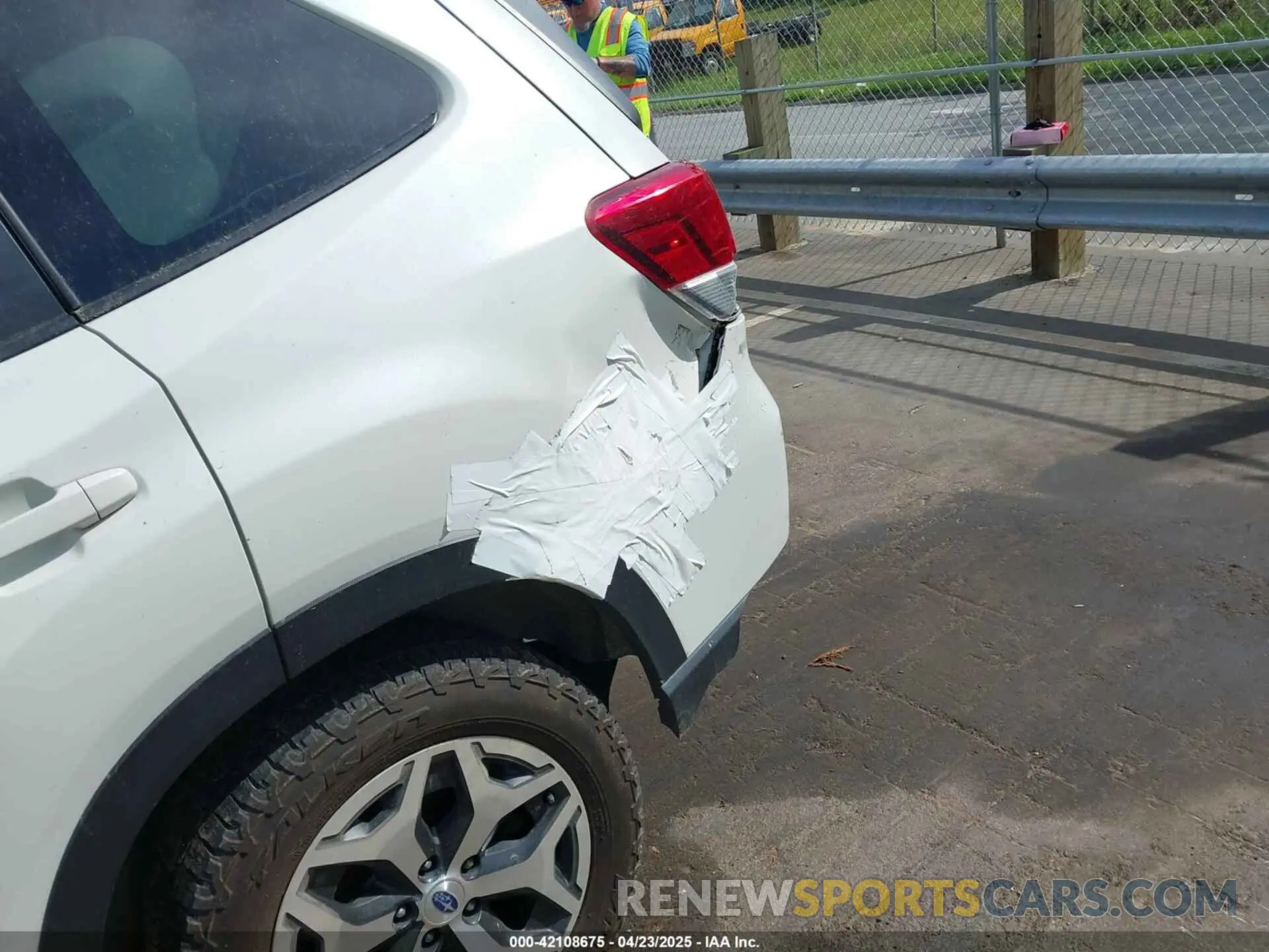 21 Photograph of a damaged car JF2SKAJC8LH430965 SUBARU FORESTER 2020
