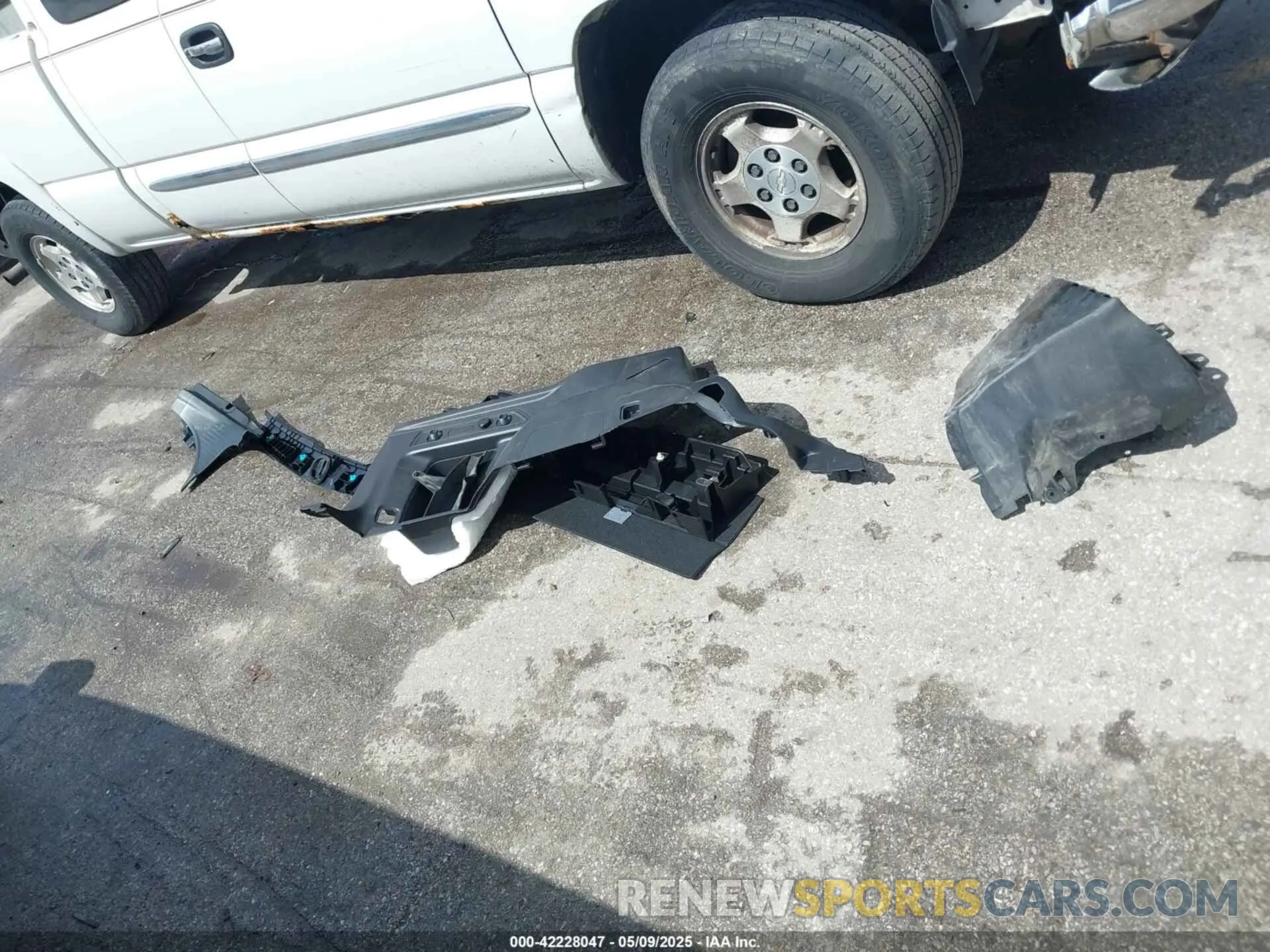 12 Photograph of a damaged car JF2SKARC8LH428900 SUBARU FORESTER 2020