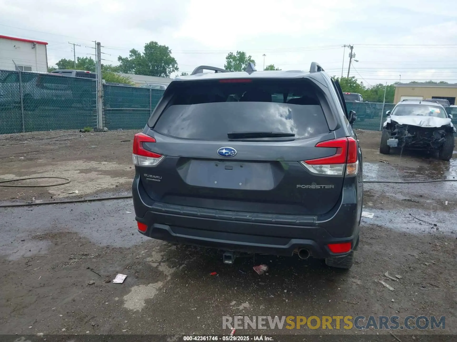 17 Photograph of a damaged car JF2SKASC2LH525195 SUBARU FORESTER 2020