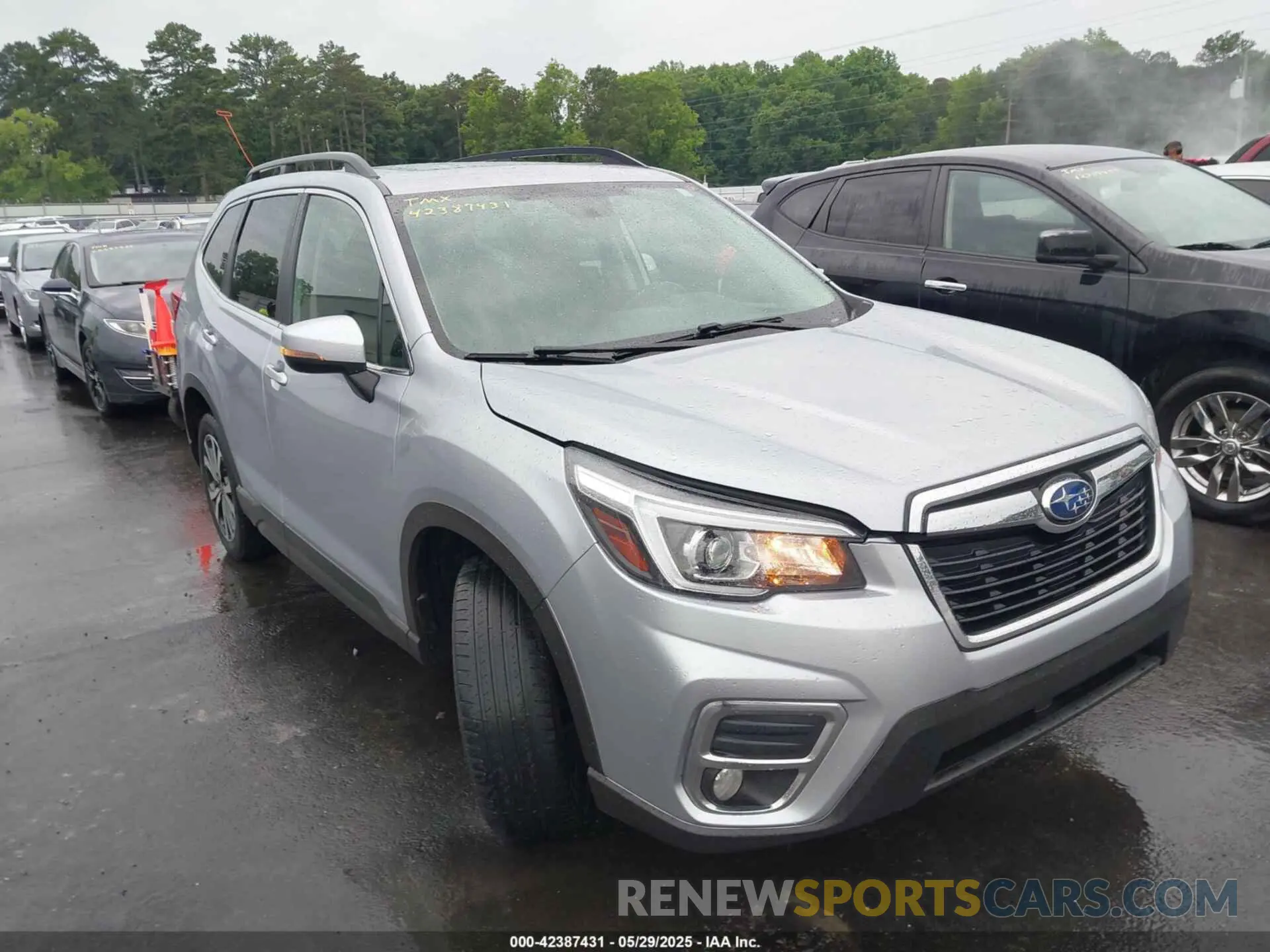 1 Photograph of a damaged car JF2SKAUC0LH555924 SUBARU FORESTER 2020