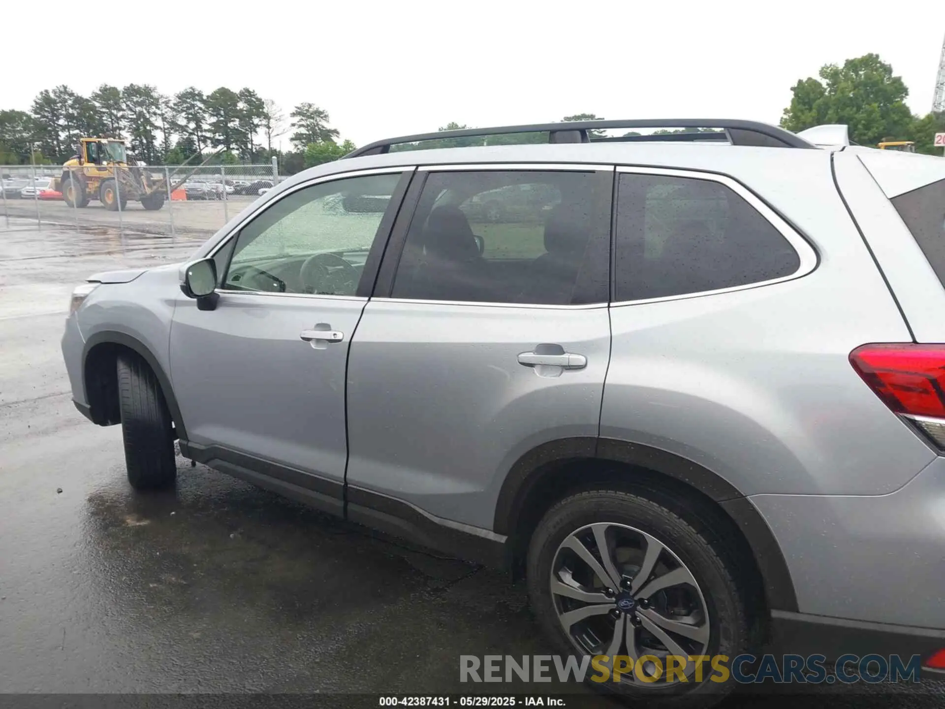13 Photograph of a damaged car JF2SKAUC0LH555924 SUBARU FORESTER 2020
