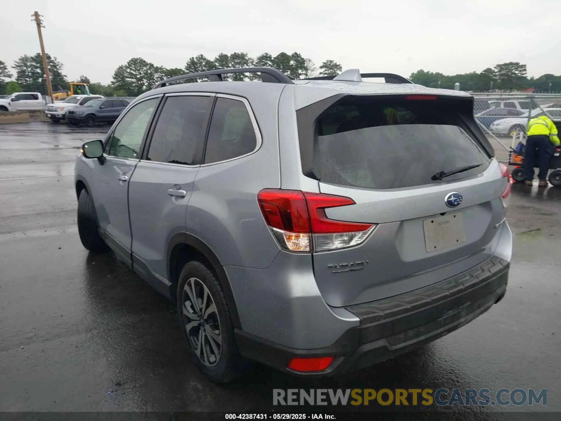3 Photograph of a damaged car JF2SKAUC0LH555924 SUBARU FORESTER 2020
