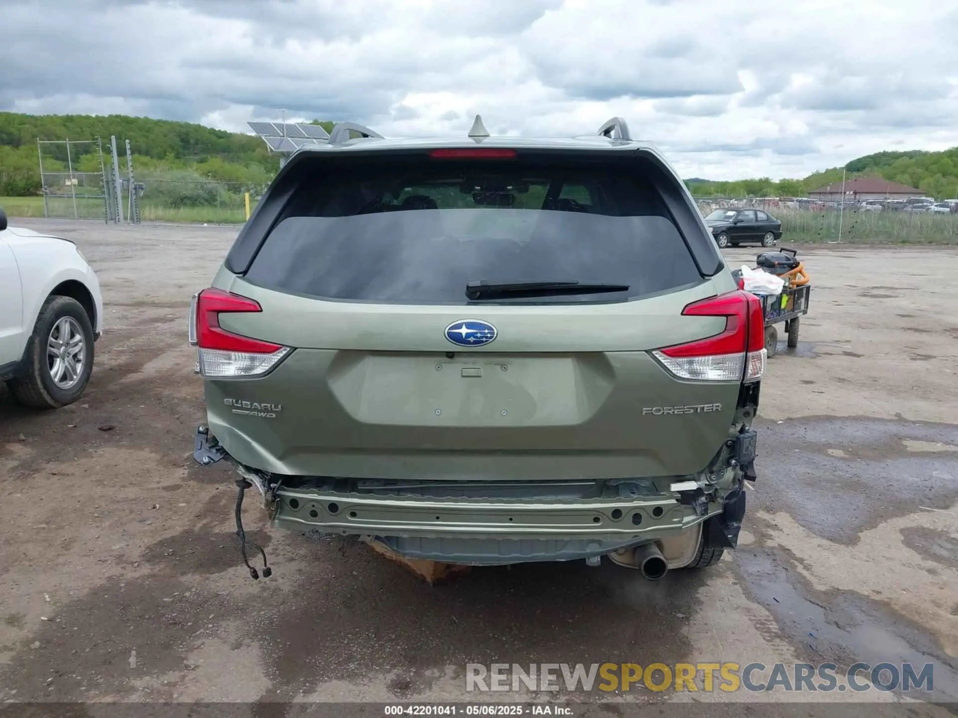 17 Photograph of a damaged car JF2SKAUC9LH541455 SUBARU FORESTER 2020