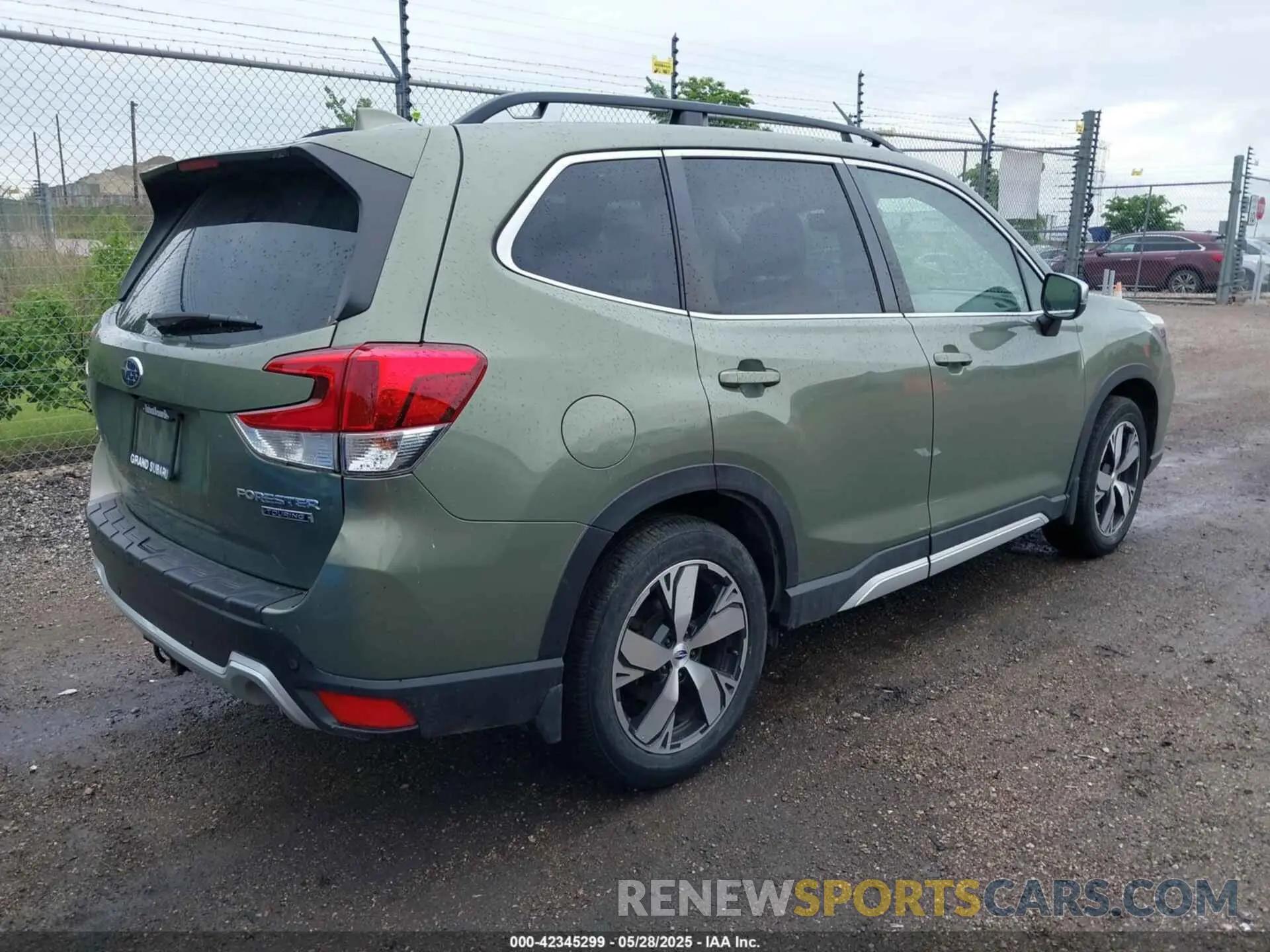 4 Photograph of a damaged car JF2SKAXC1LH600381 SUBARU FORESTER 2020