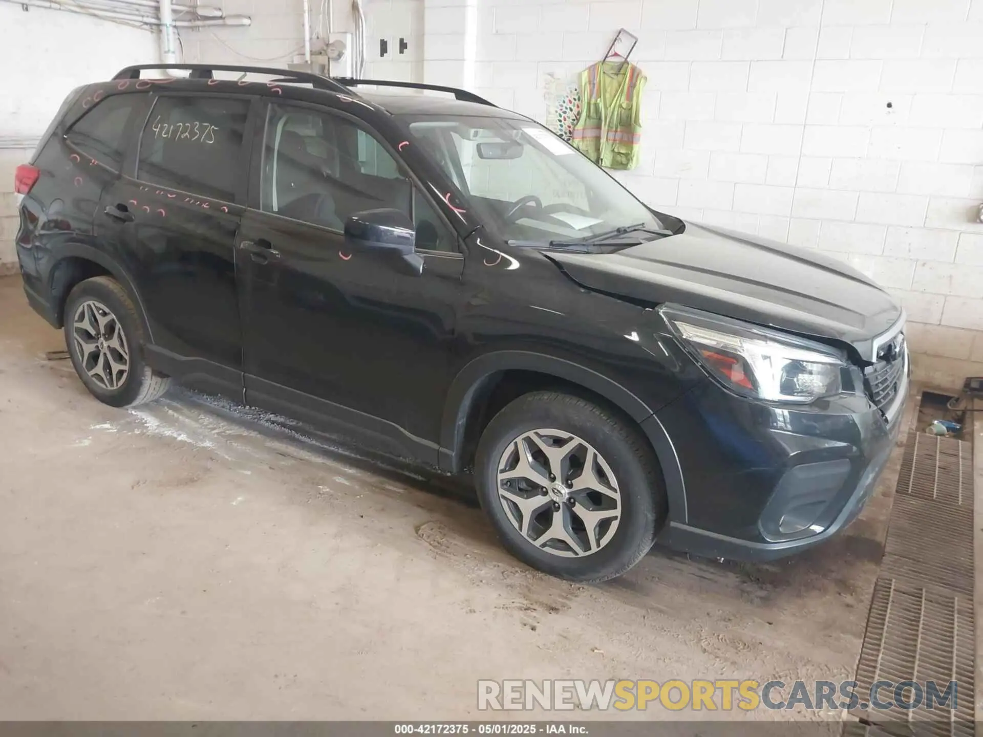 1 Photograph of a damaged car JF2SKAFC0MH586444 SUBARU FORESTER 2021