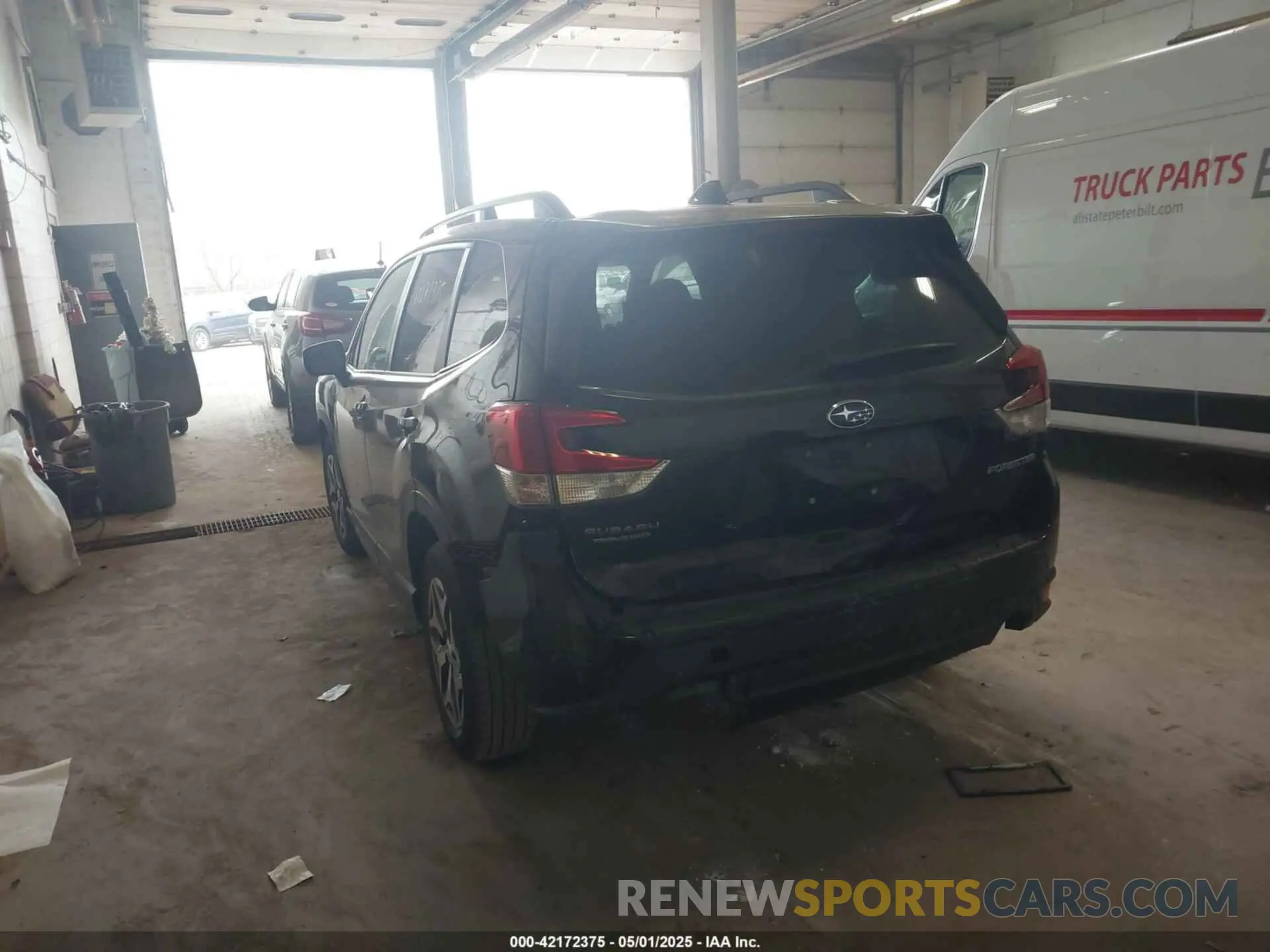17 Photograph of a damaged car JF2SKAFC0MH586444 SUBARU FORESTER 2021