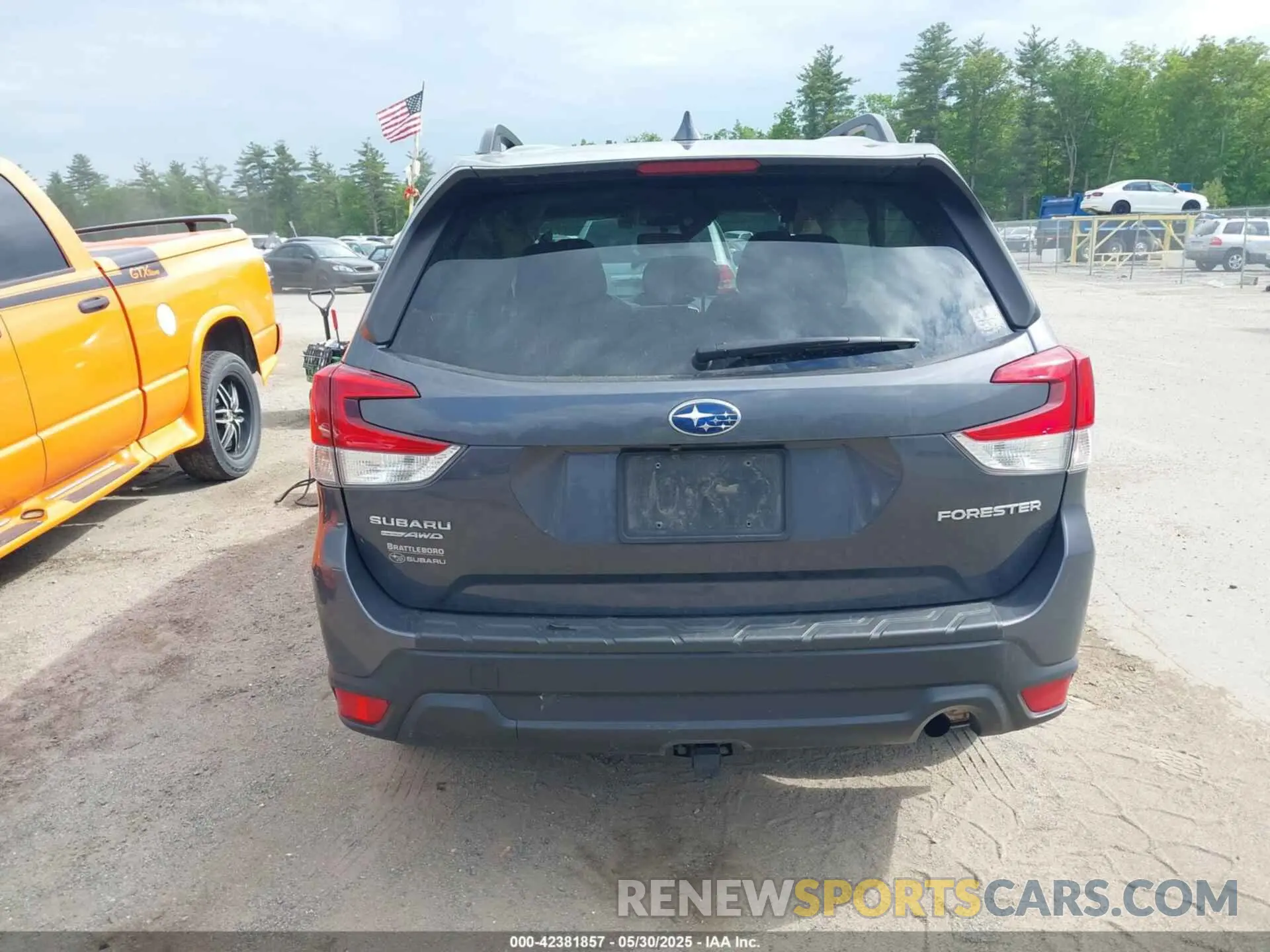 17 Photograph of a damaged car JF2SKAFC0MH593023 SUBARU FORESTER 2021