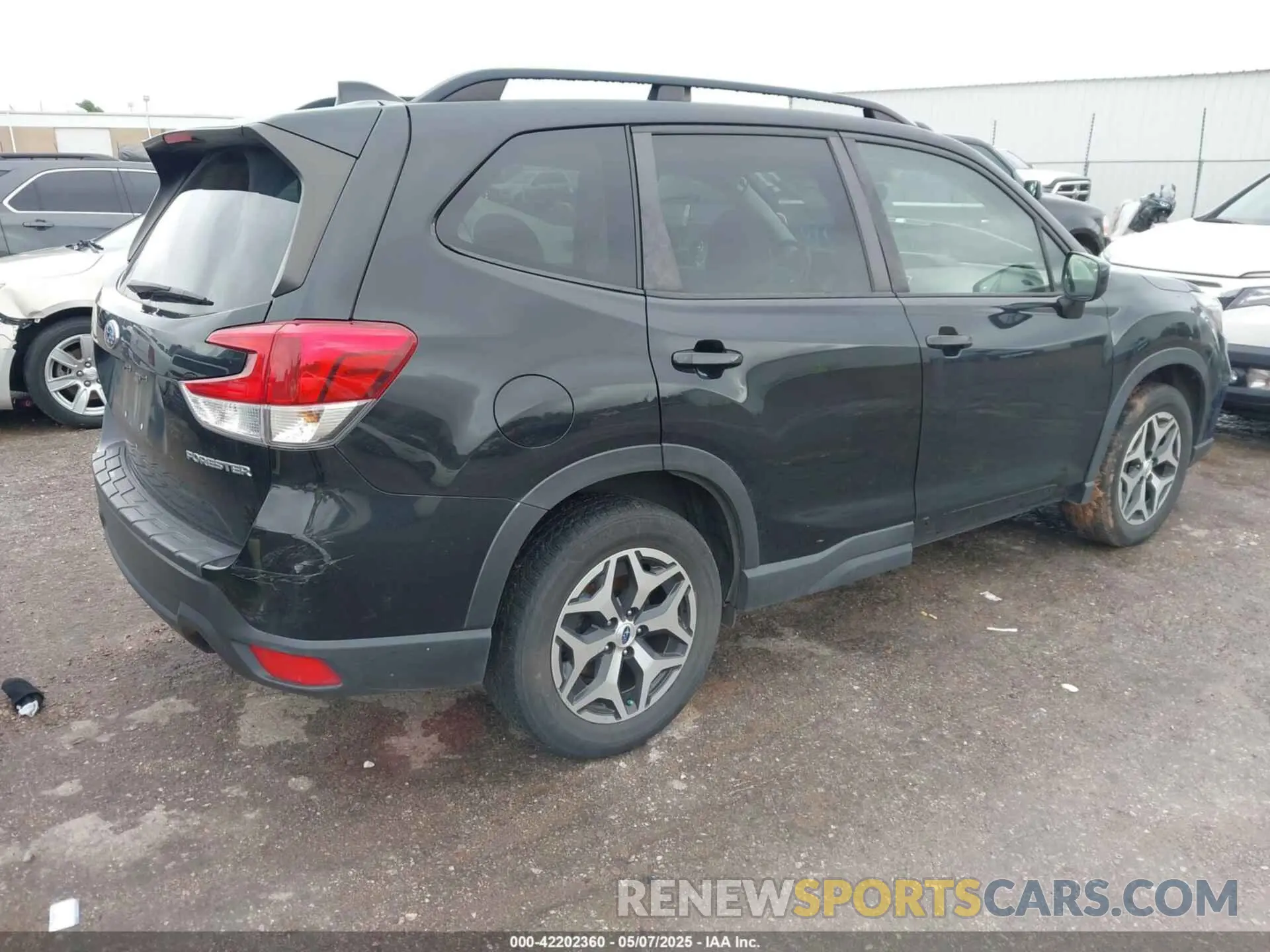 4 Photograph of a damaged car JF2SKAJC7MH565601 SUBARU FORESTER 2021