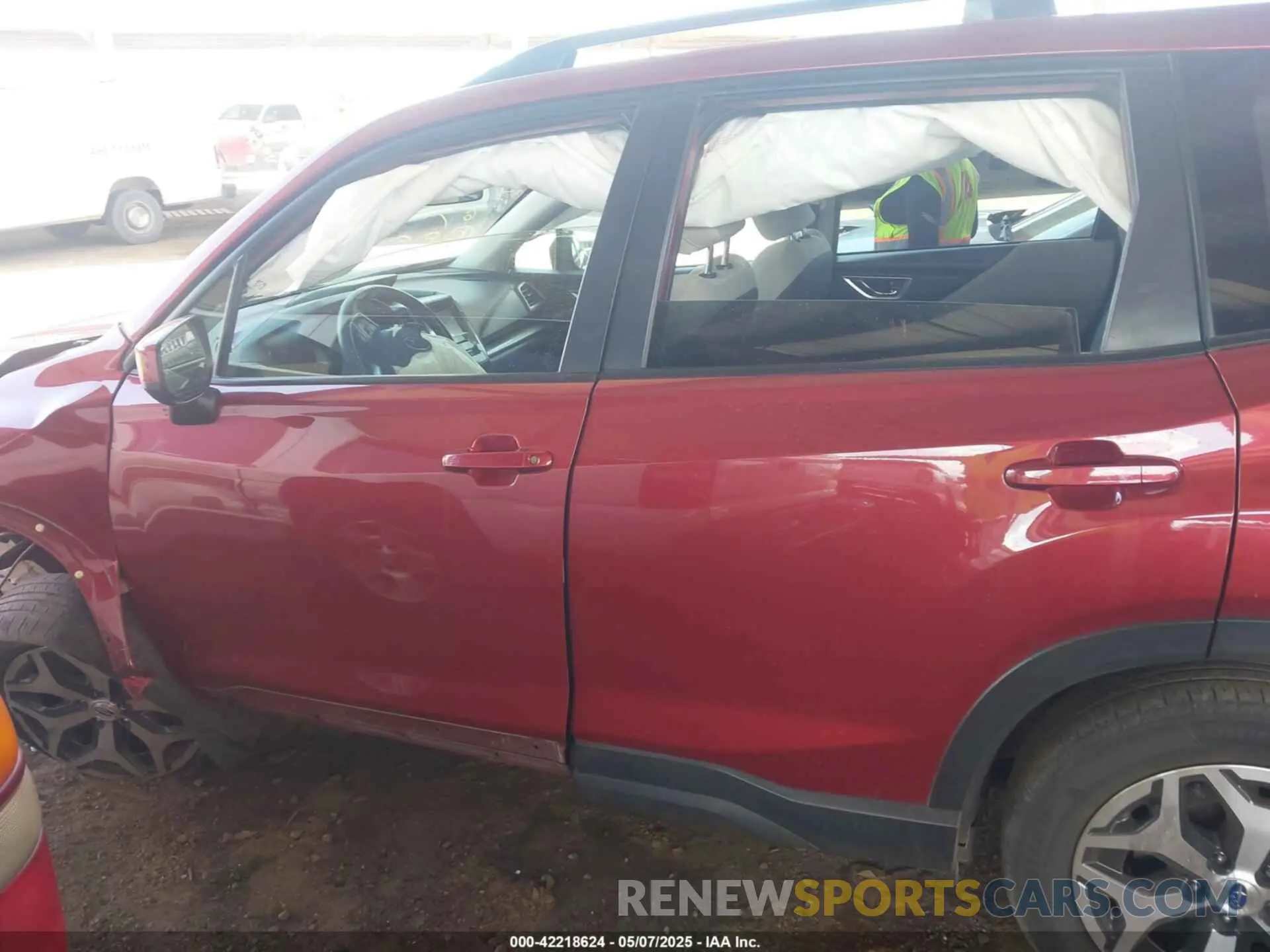 14 Photograph of a damaged car JF2SKAJCXMH467081 SUBARU FORESTER 2021