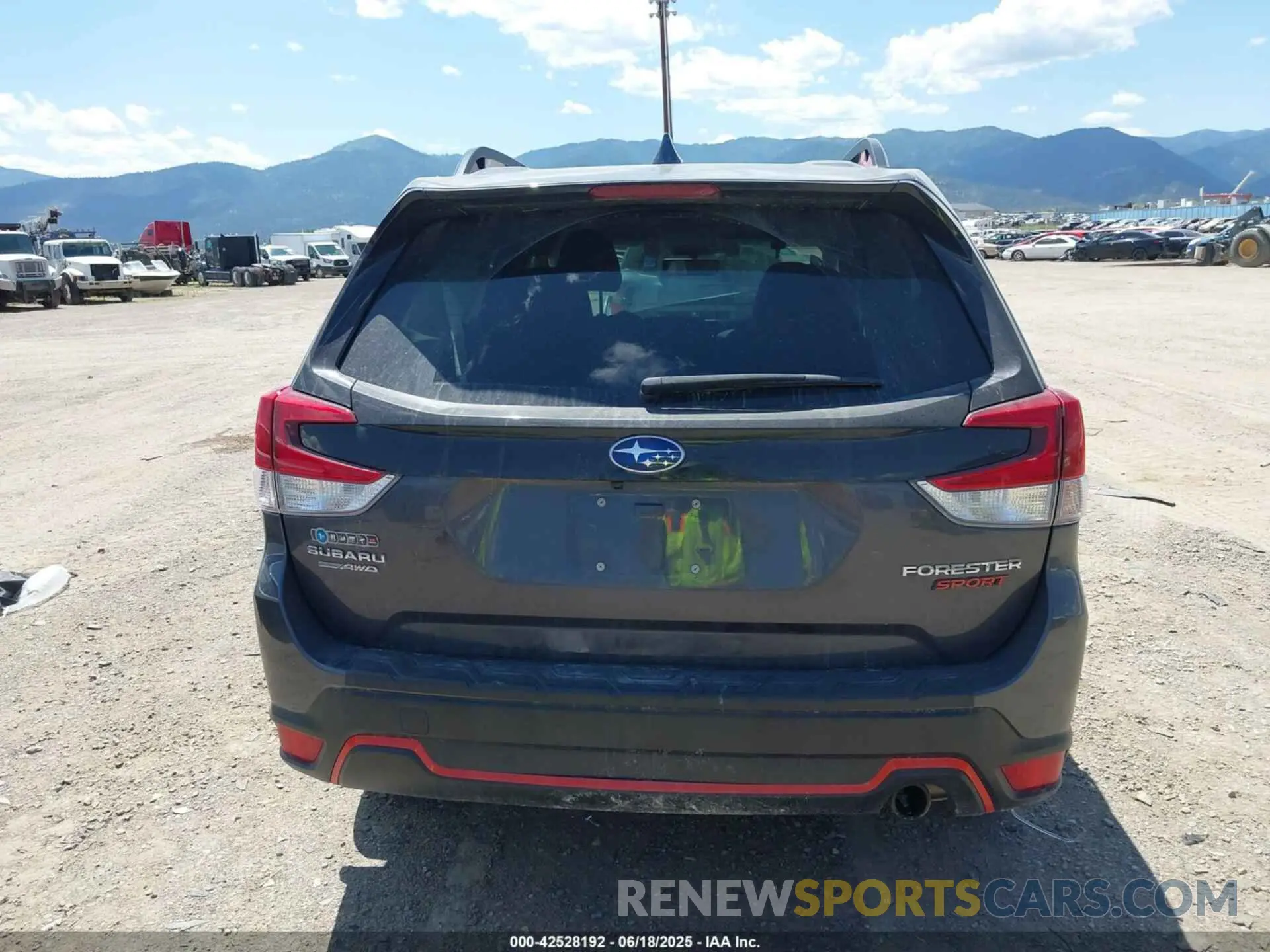 17 Photograph of a damaged car JF2SKALC6MH524096 SUBARU FORESTER 2021