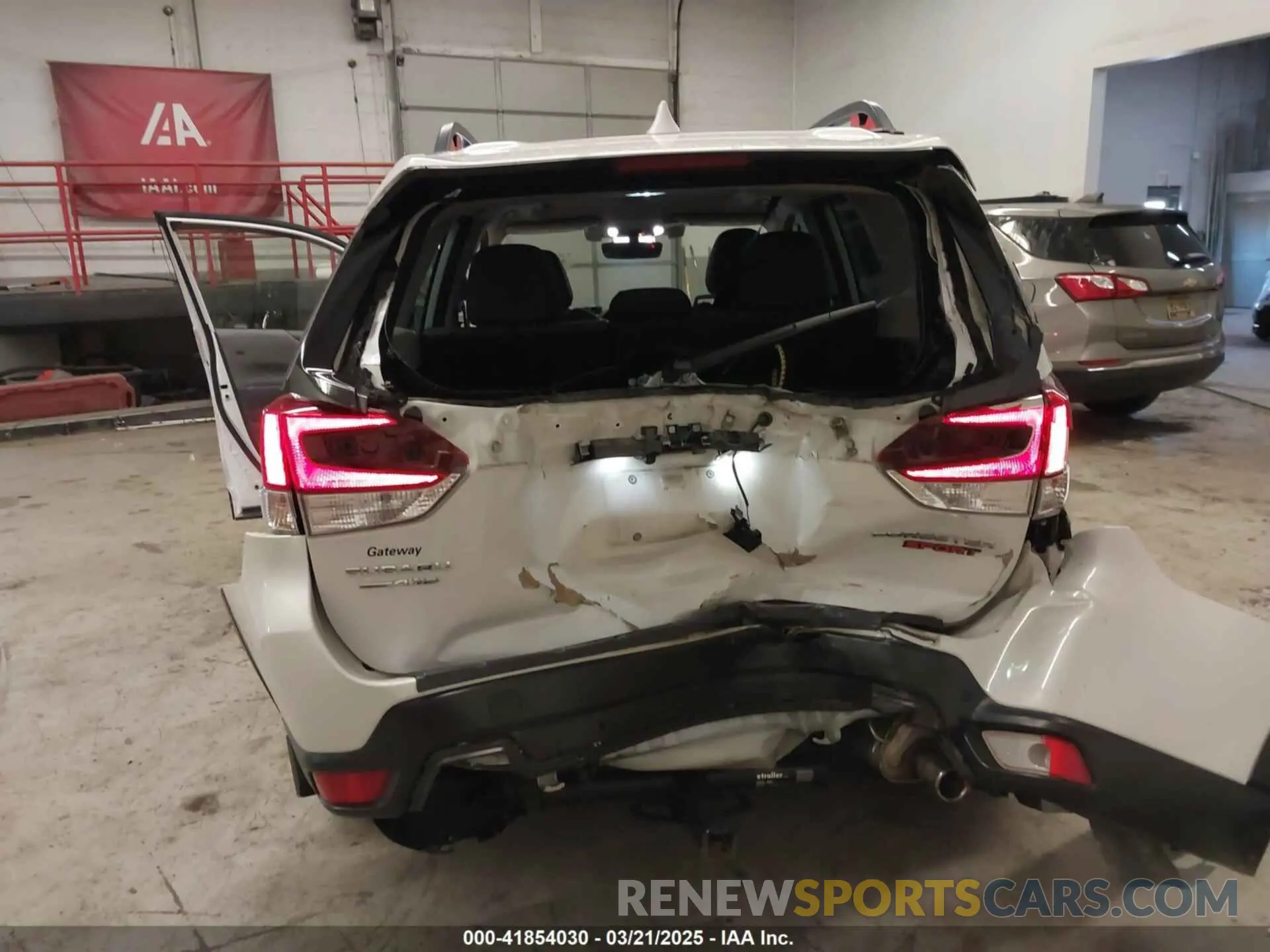 18 Photograph of a damaged car JF2SKARC5MH486657 SUBARU FORESTER 2021