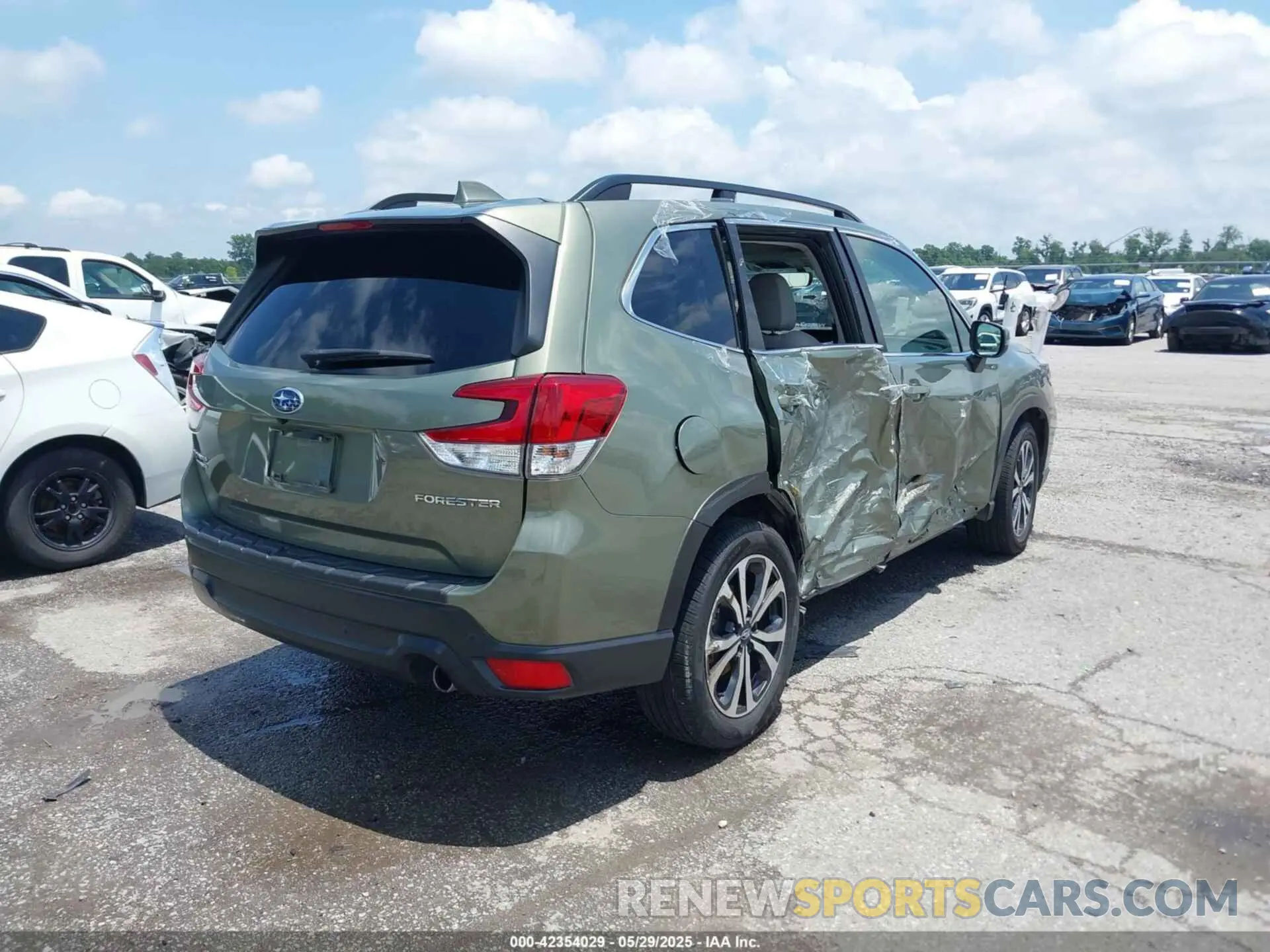 4 Photograph of a damaged car JF2SKAUC8MH479063 SUBARU FORESTER 2021