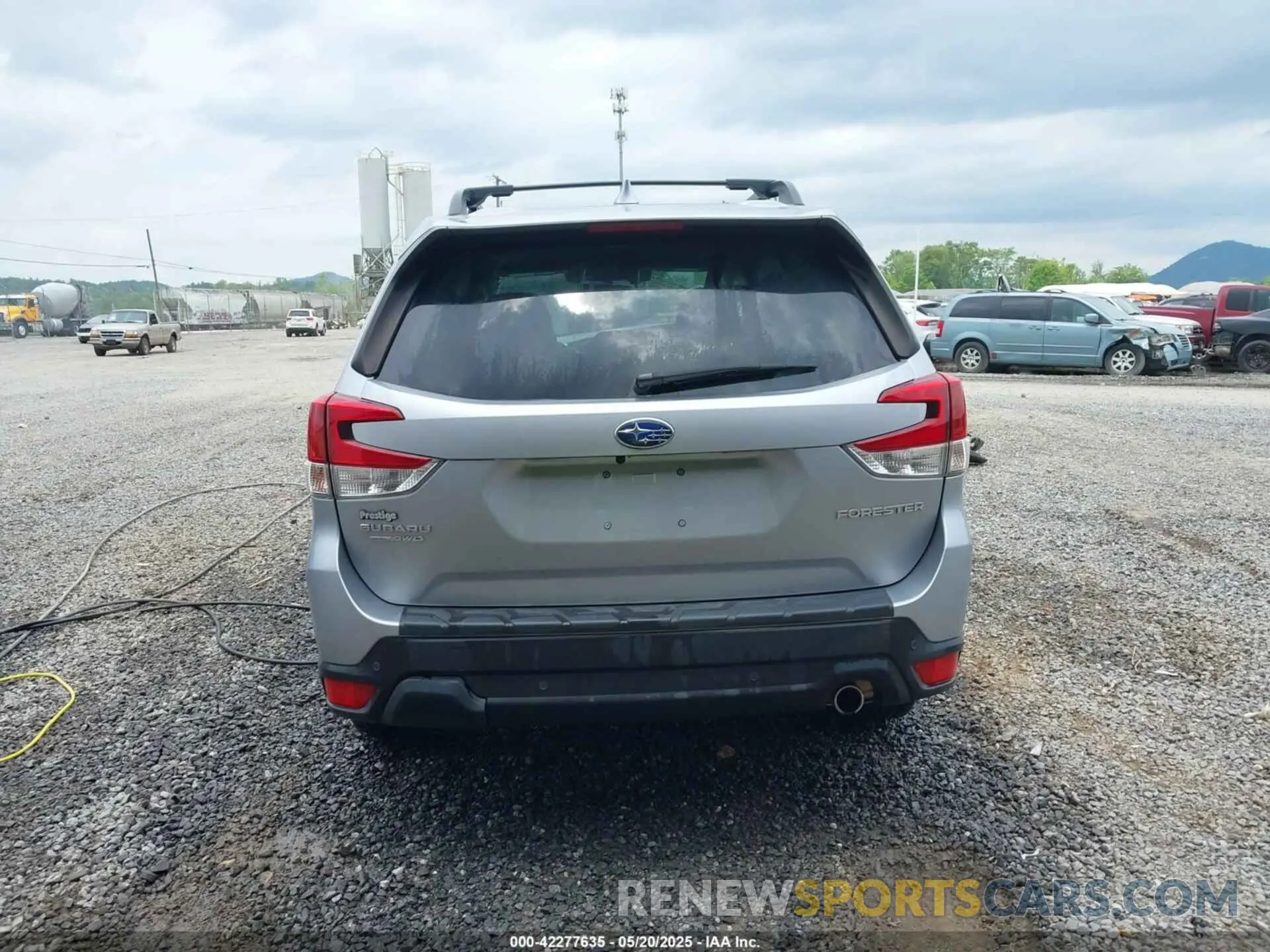 17 Photograph of a damaged car JF2SKAUC9MH532420 SUBARU FORESTER 2021